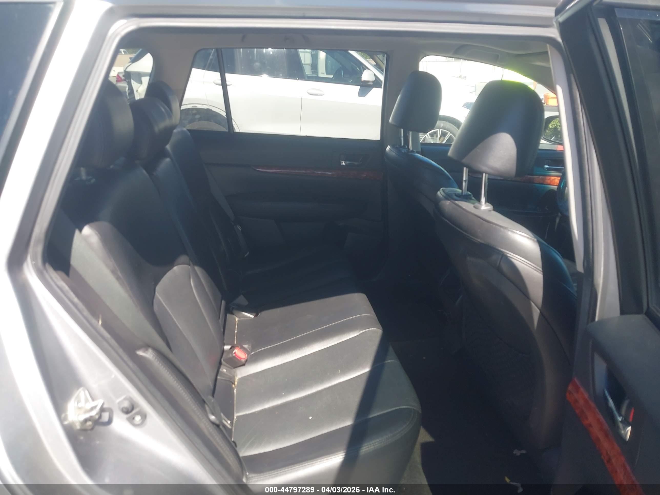 SUBARU OUTBACK image 8
