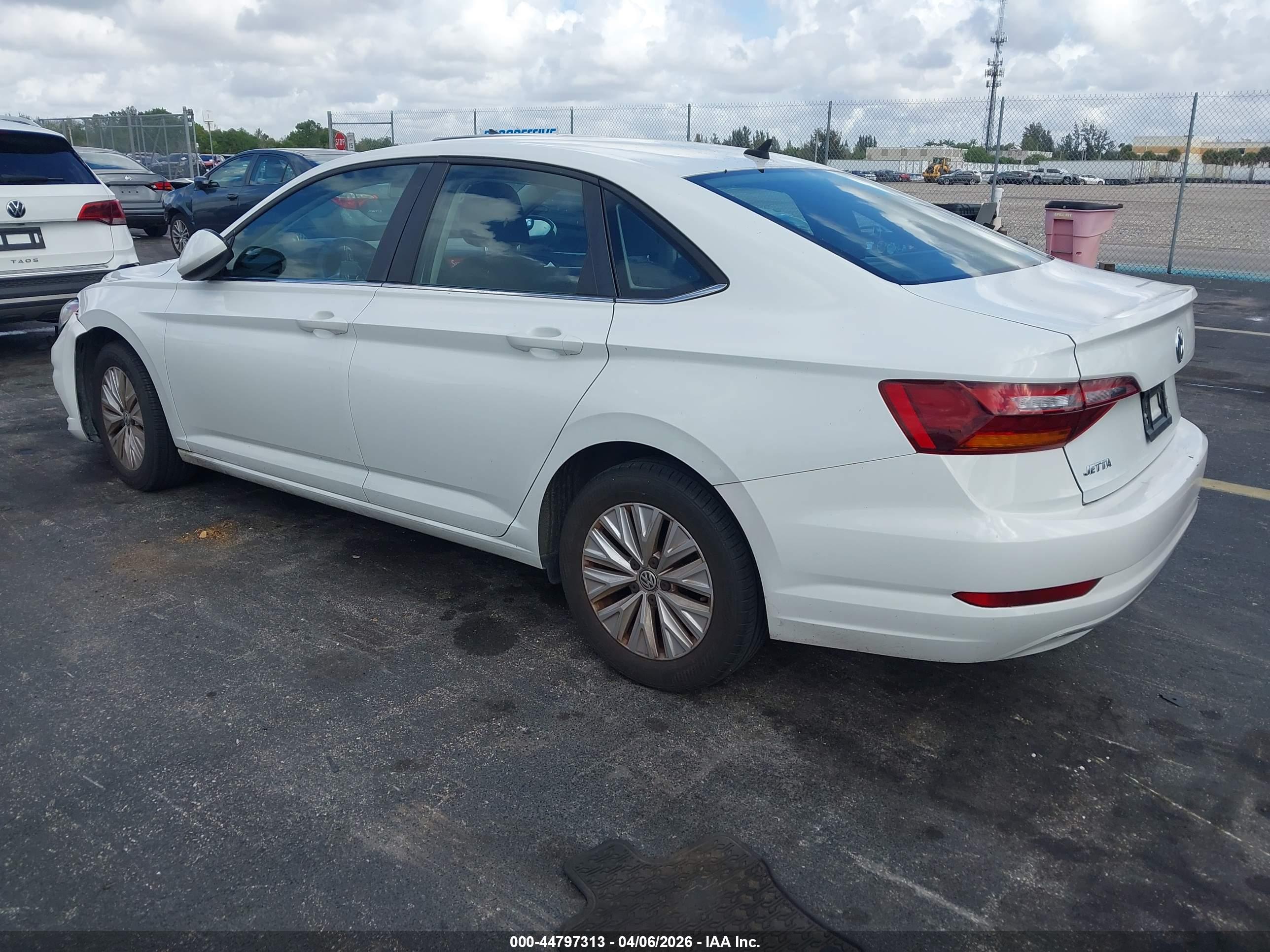 VOLKSWAGEN JETTA image 3