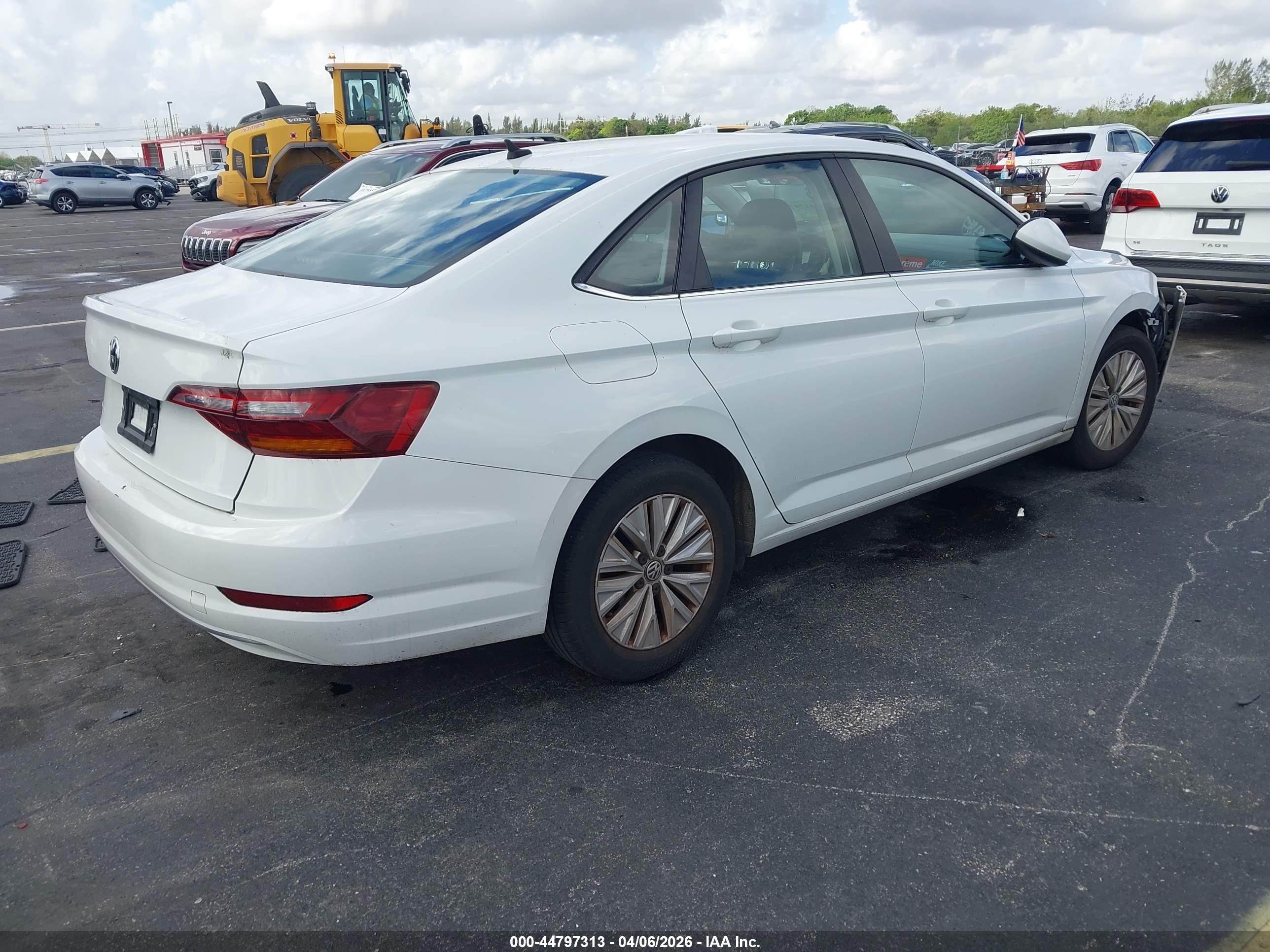 VOLKSWAGEN JETTA image 4