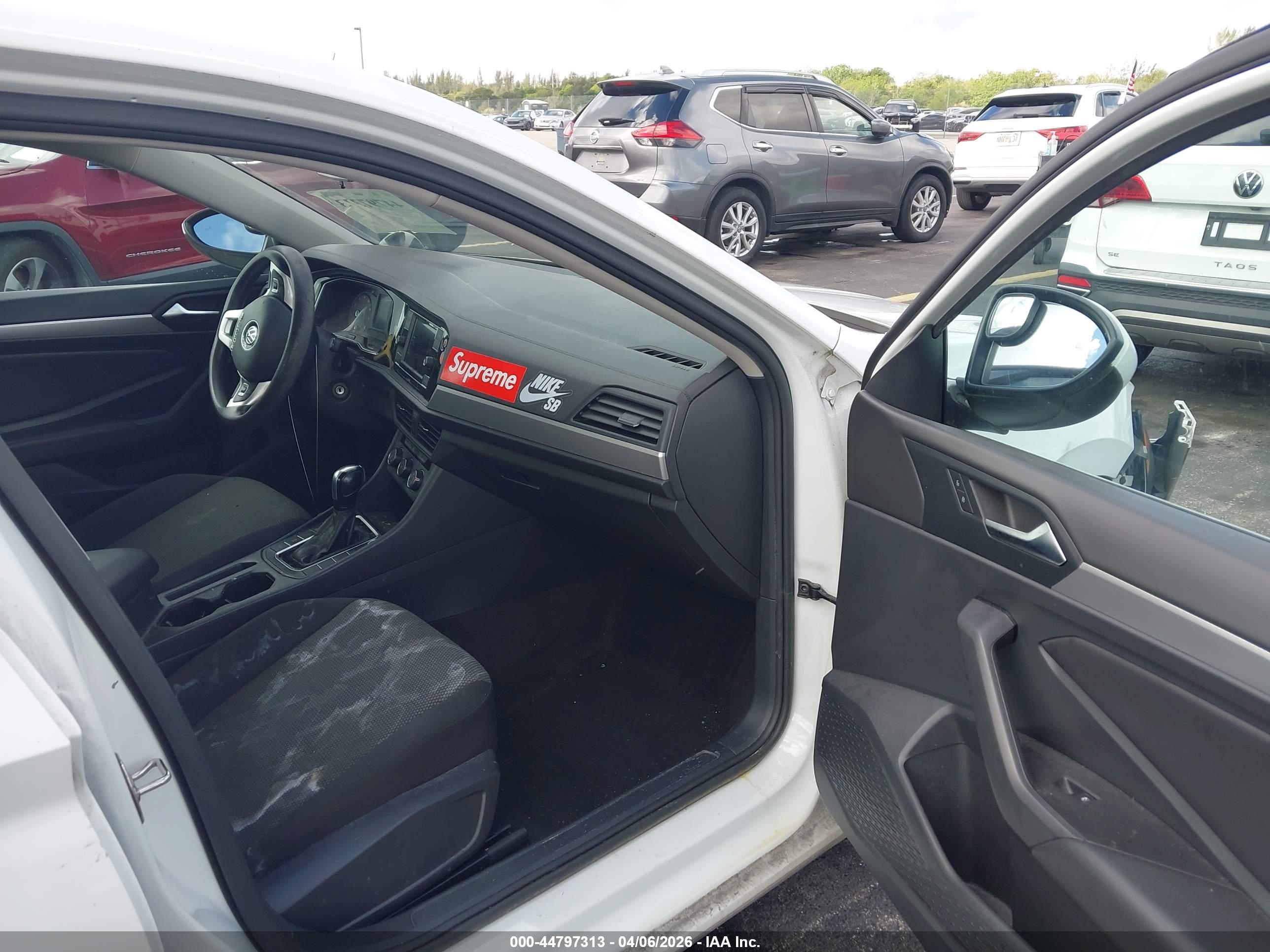 VOLKSWAGEN JETTA image 5