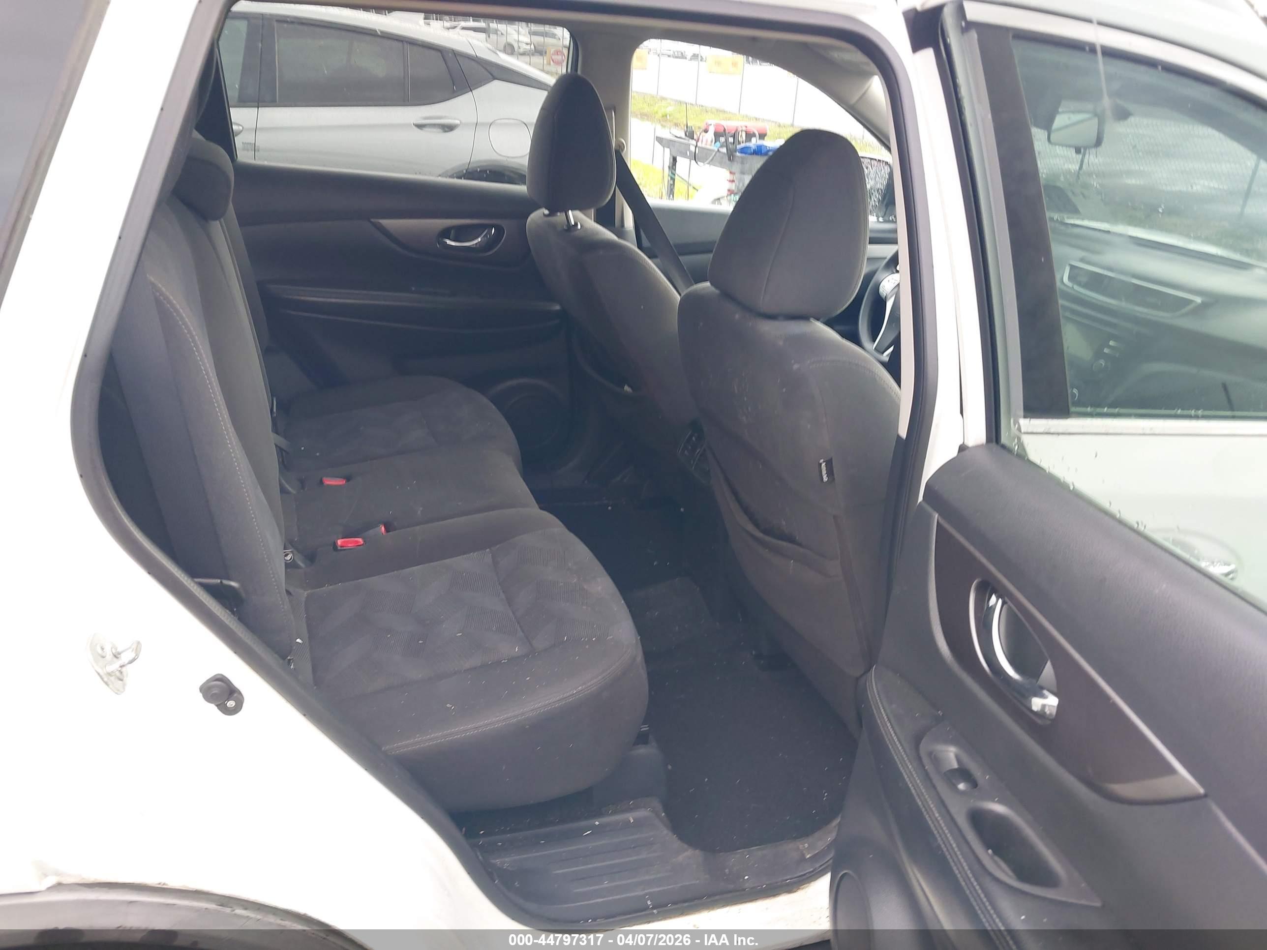 NISSAN ROGUE image 8