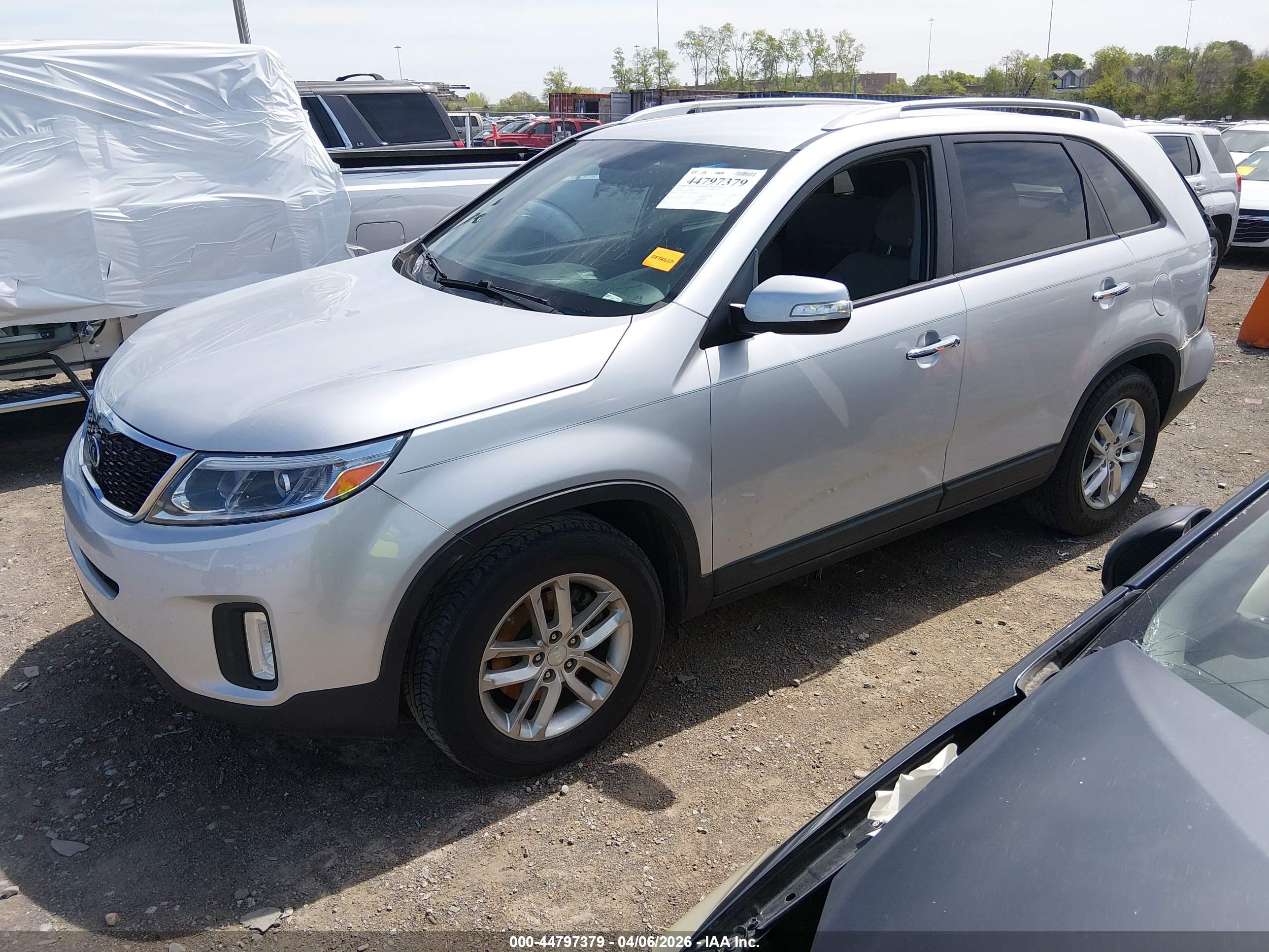 KIA SORENTO image 2