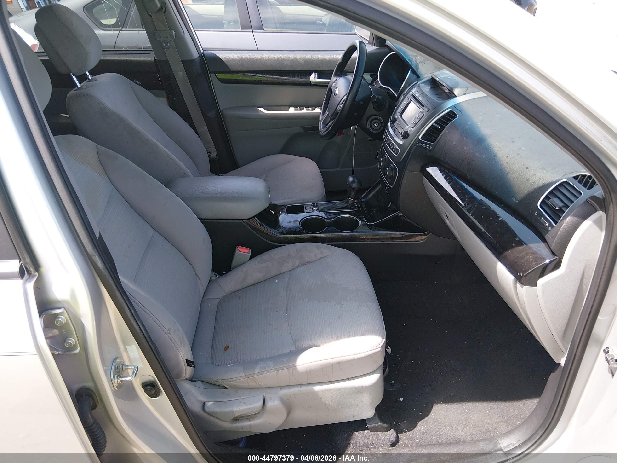 KIA SORENTO image 5
