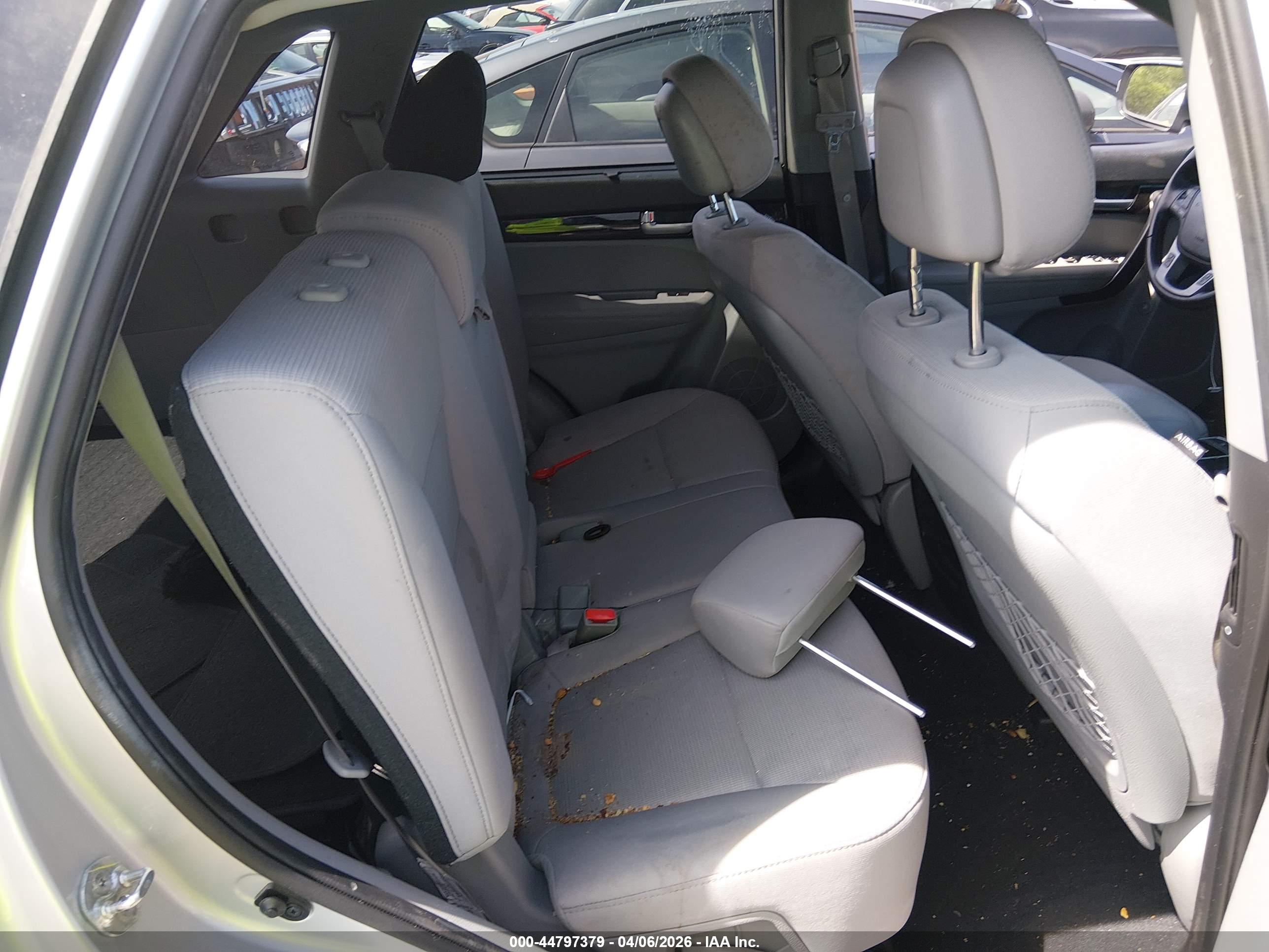 KIA SORENTO image 8