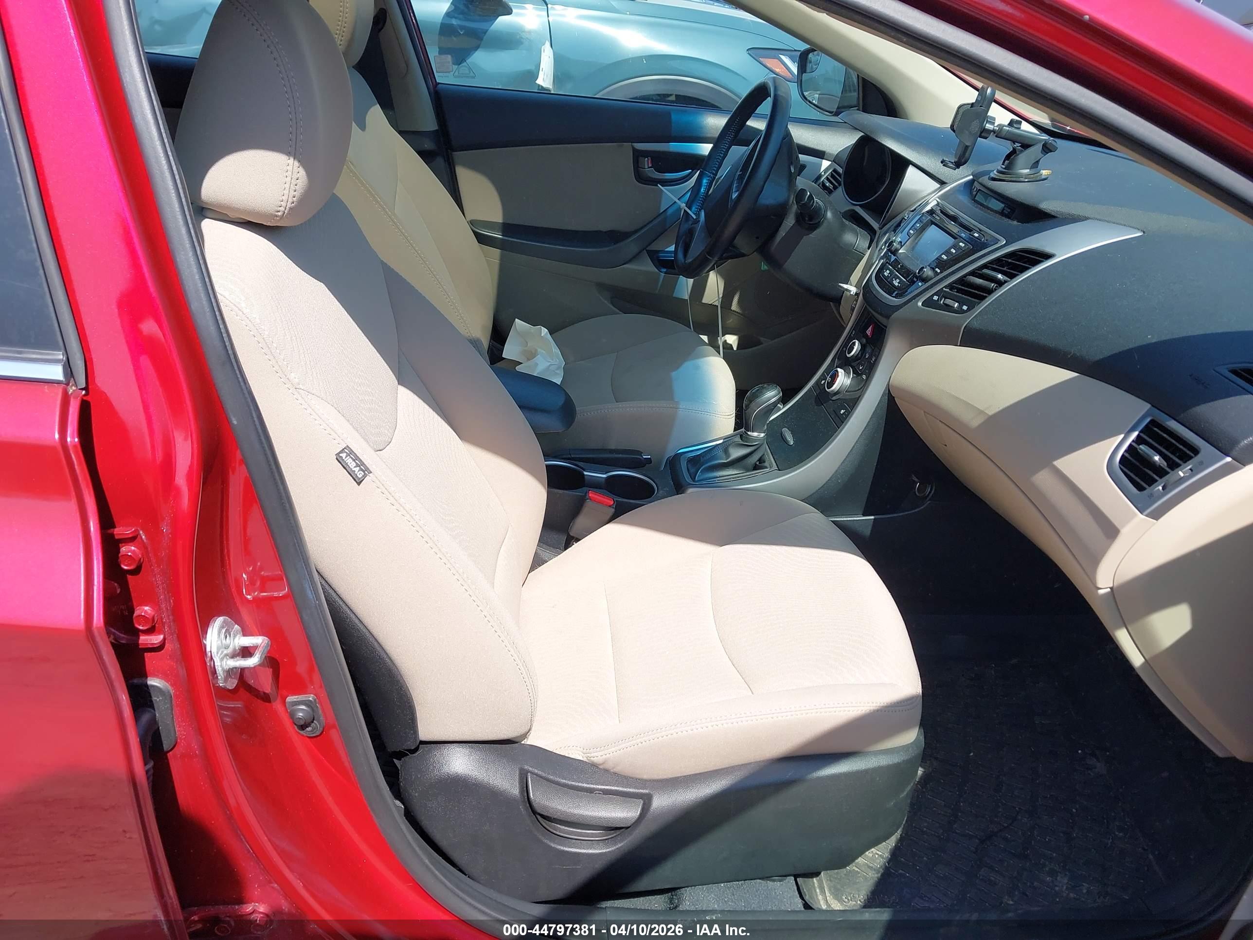 HYUNDAI ELANTRA image 5