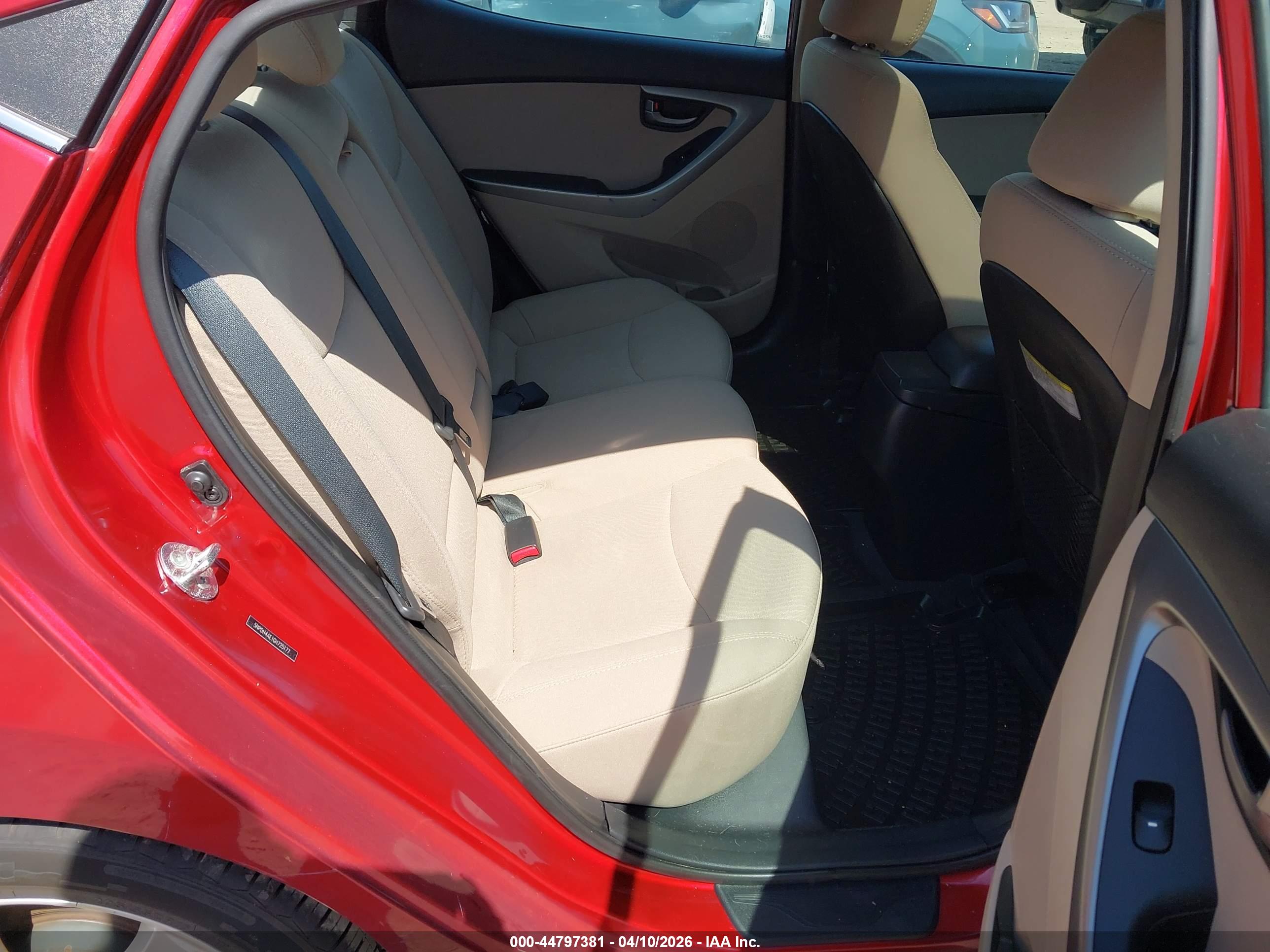 HYUNDAI ELANTRA image 8