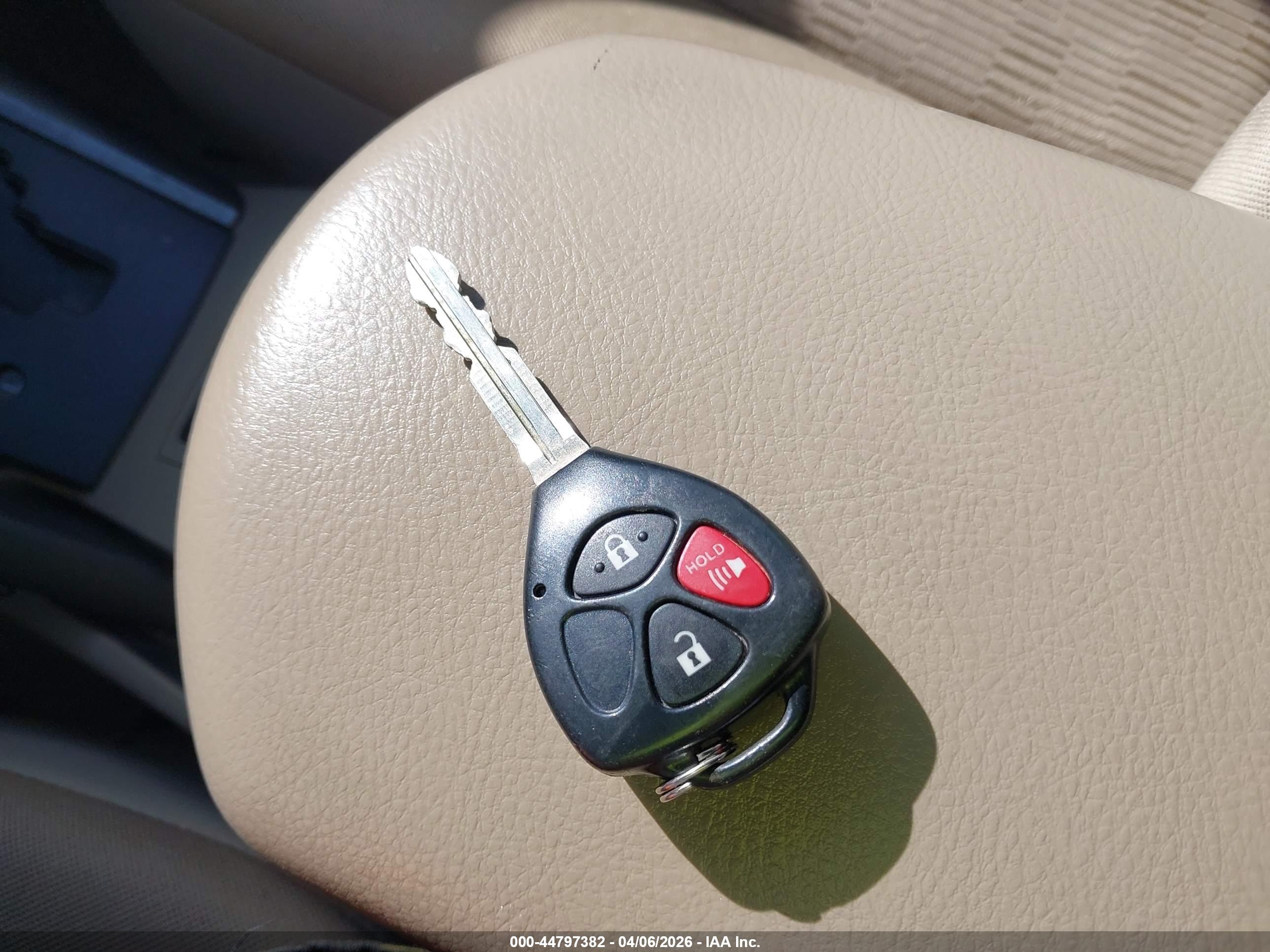 TOYOTA RAV4 image 11