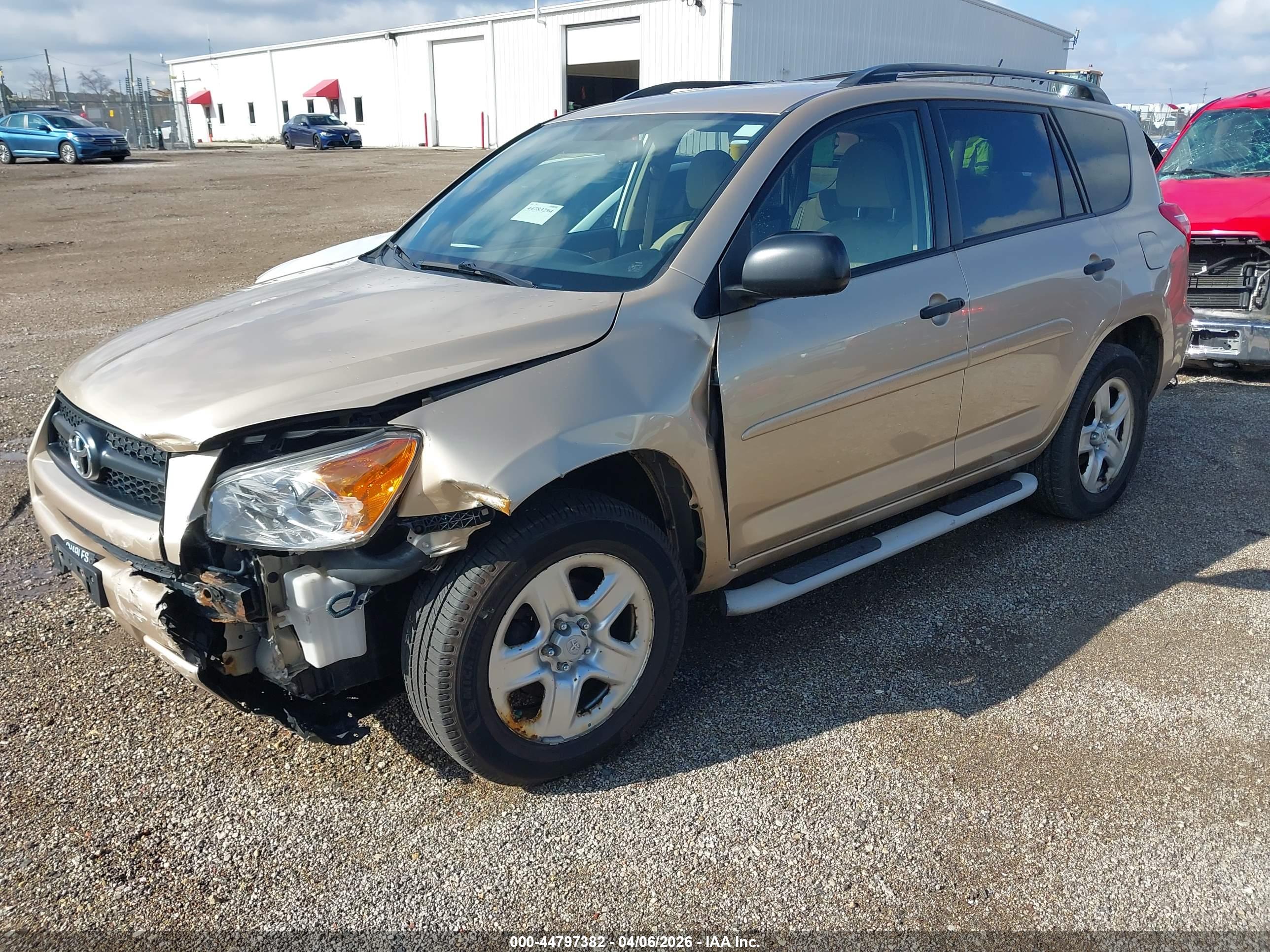 TOYOTA RAV4 image 2