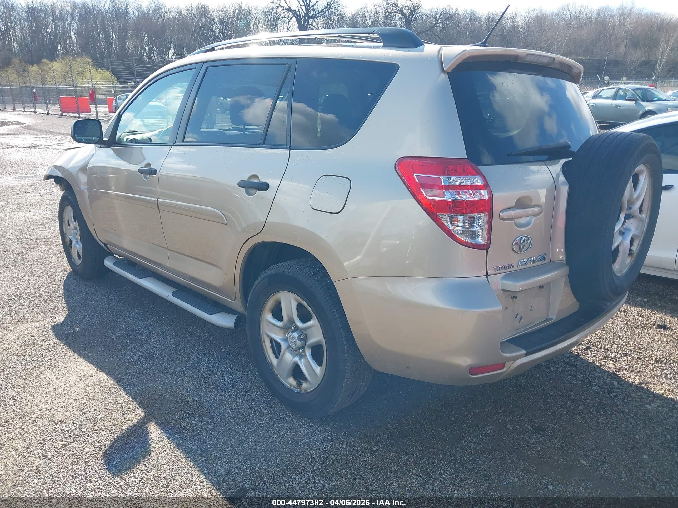 TOYOTA RAV4 image 3