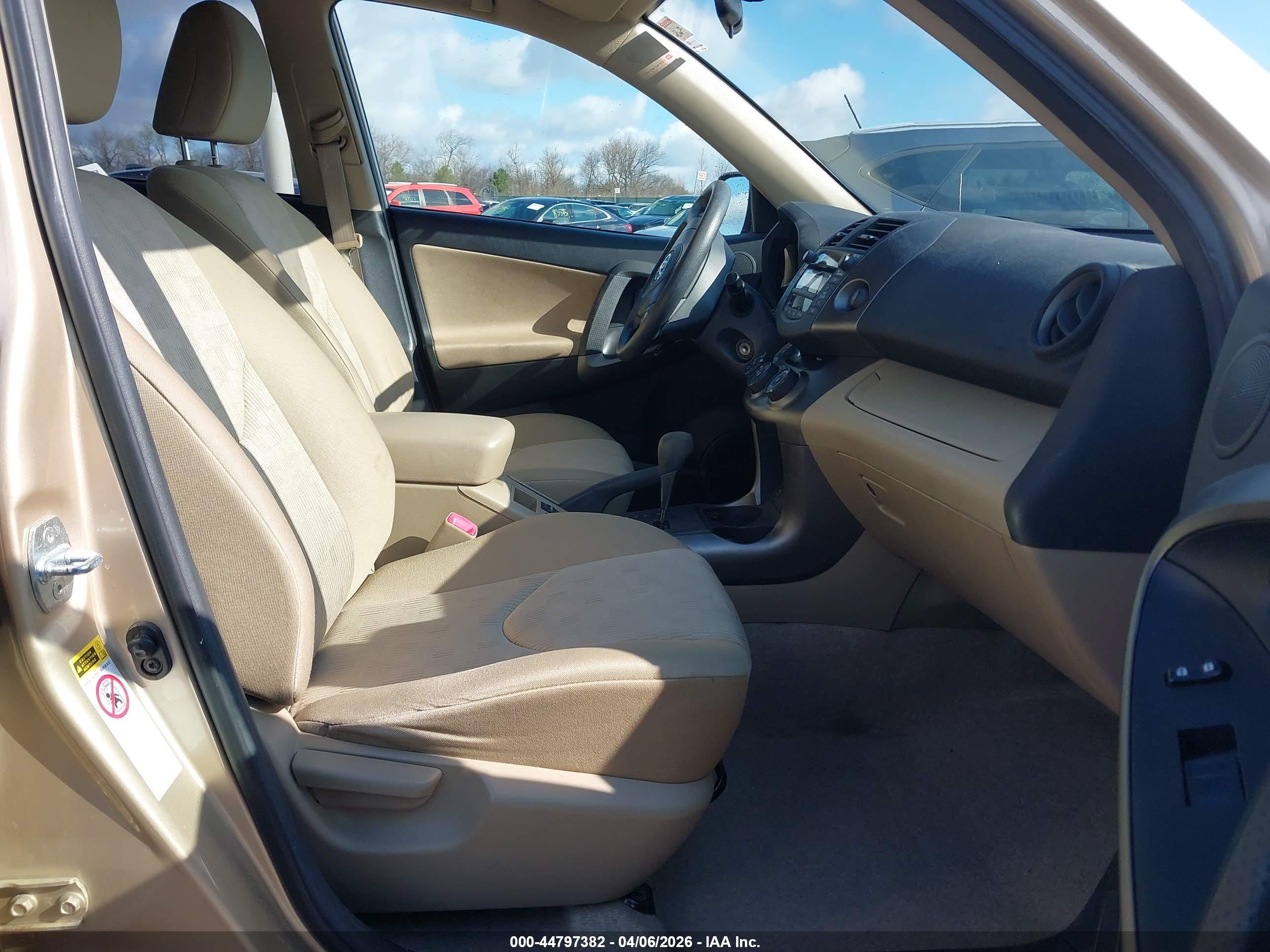 TOYOTA RAV4 image 5