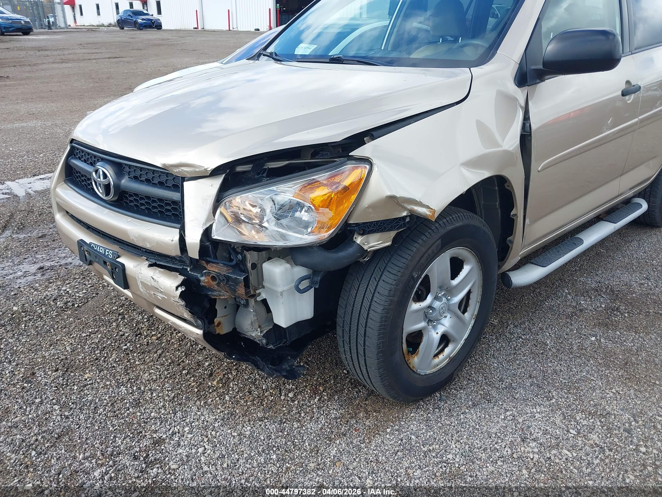 TOYOTA RAV4 image 6