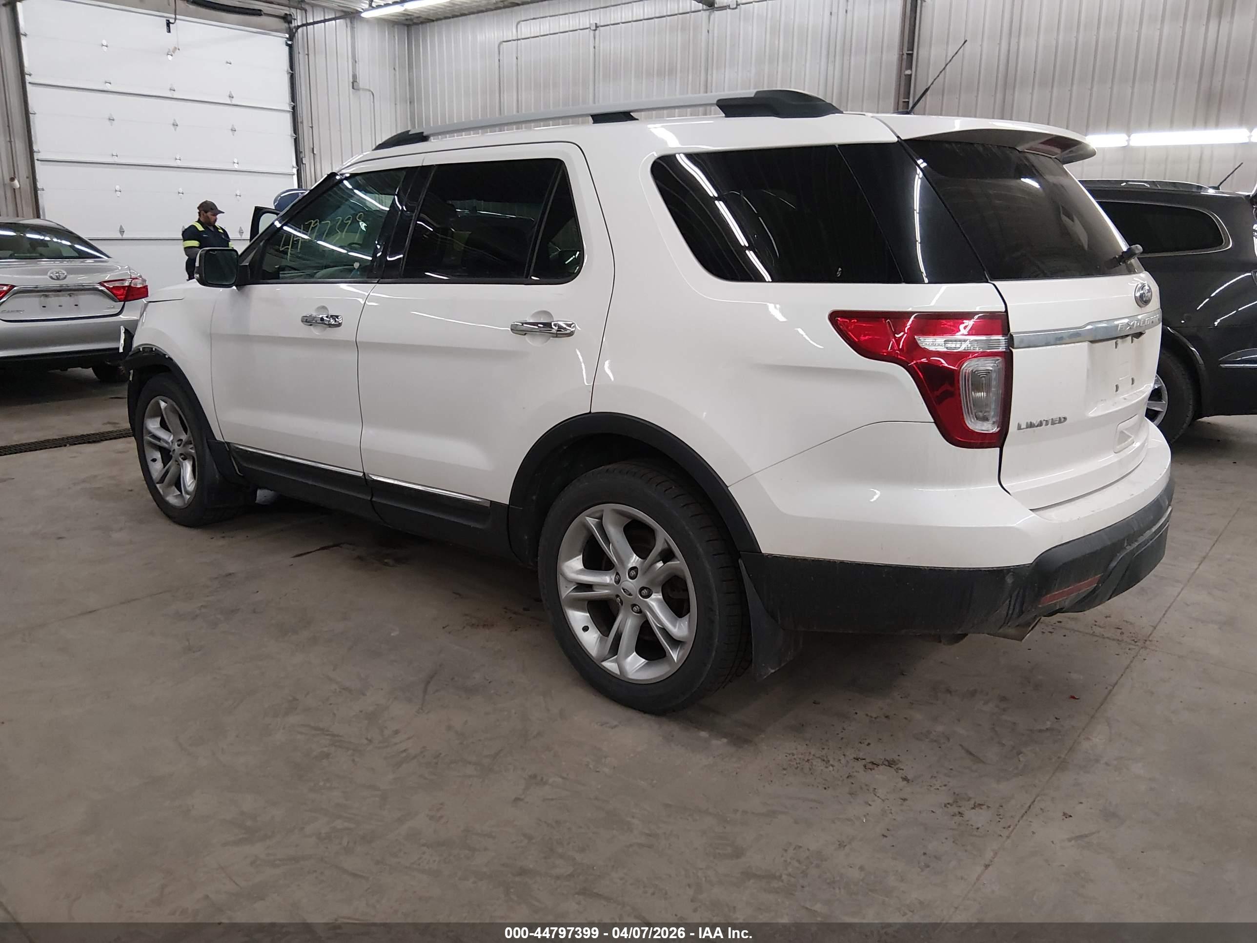 FORD EXPLORER image 3
