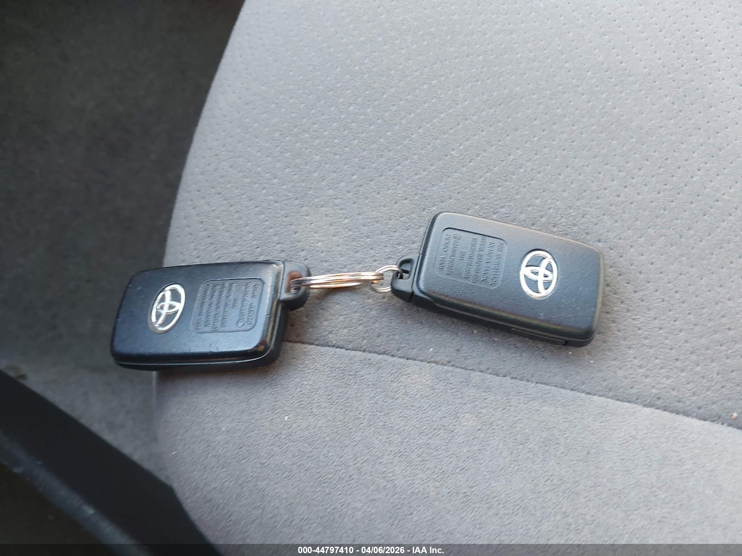 TOYOTA PRIUS image 11