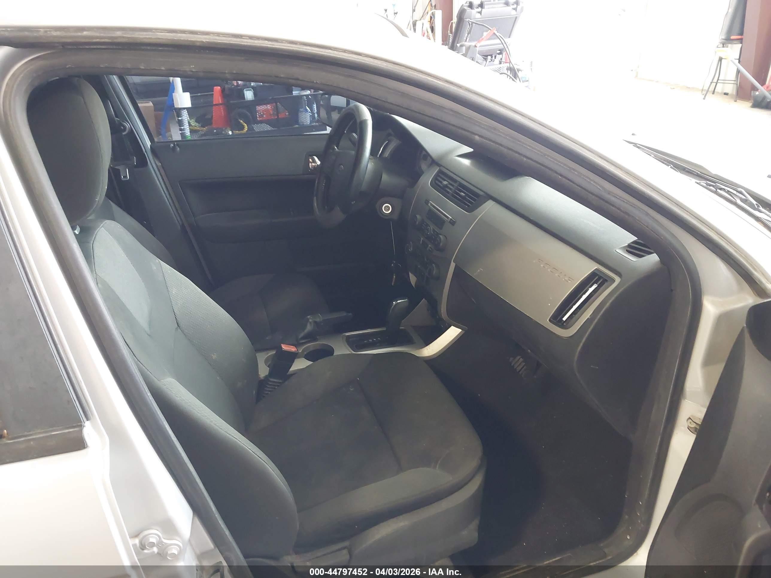 FORD FOCUS image 5