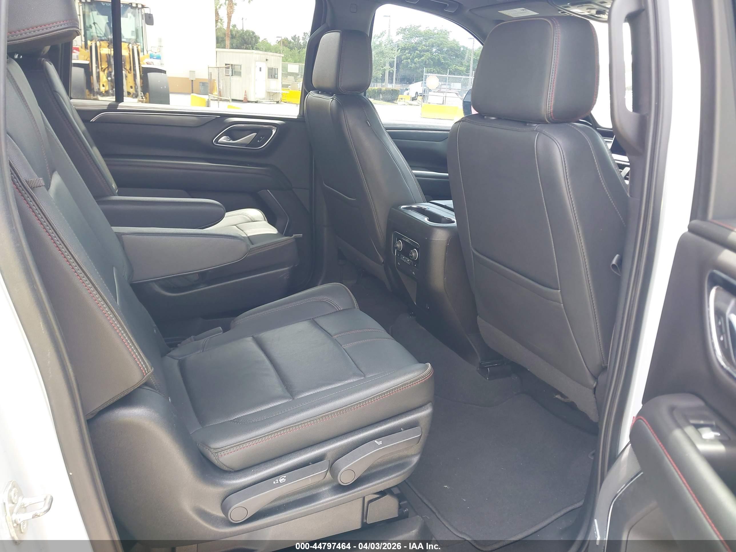 CHEVROLET SUBURBAN image 8