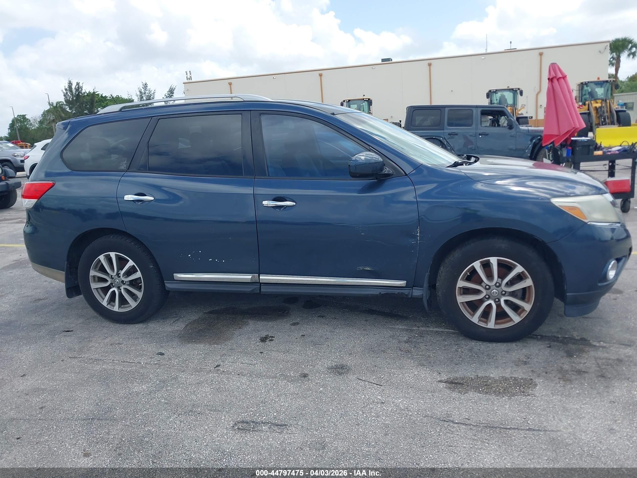 NISSAN PATHFINDER image 6