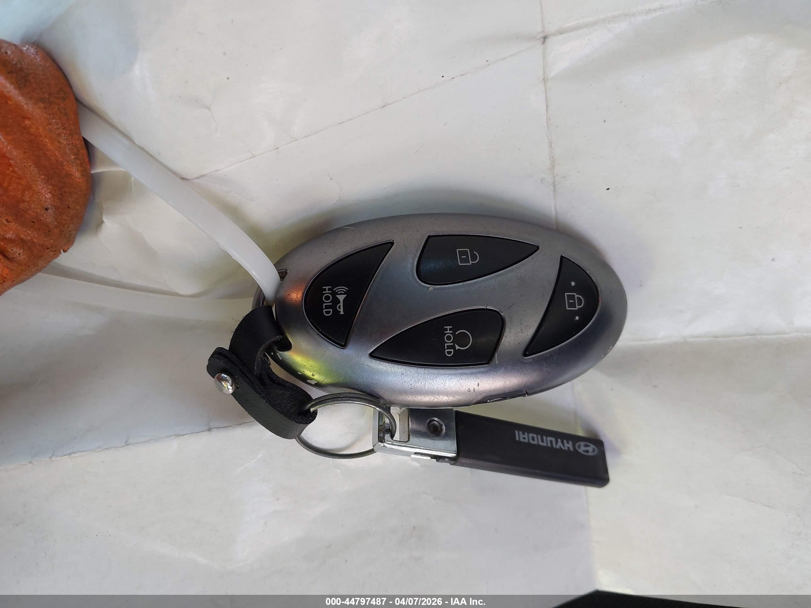 HYUNDAI ELANTRA image 11