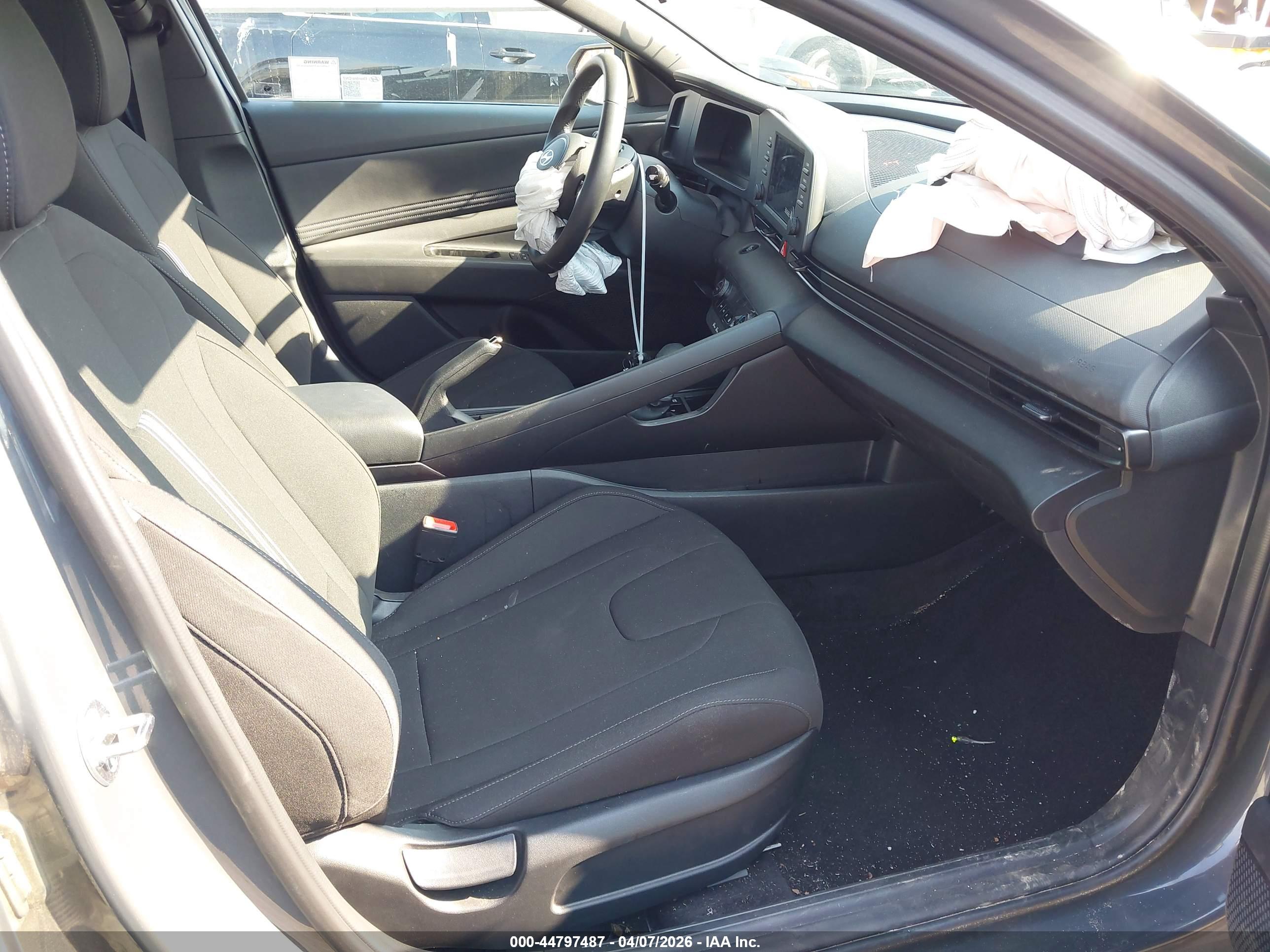 HYUNDAI ELANTRA image 5