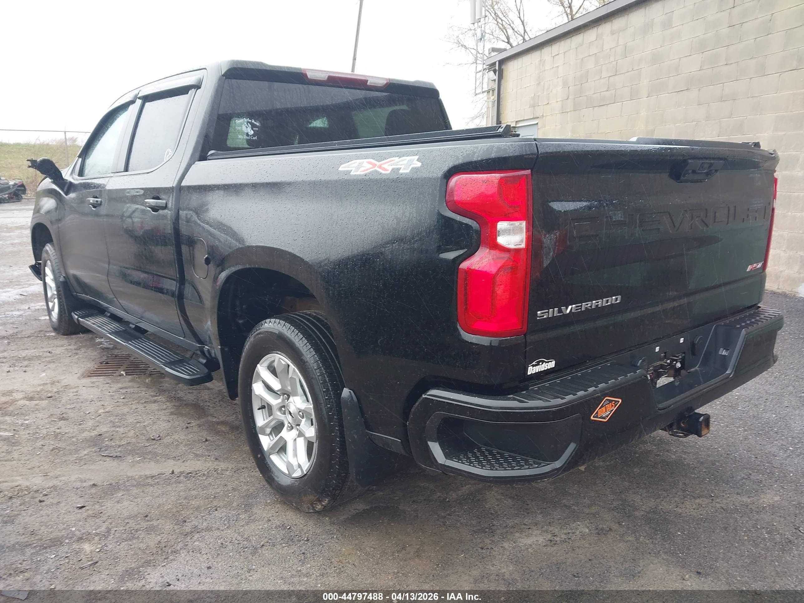 CHEVROLET SILVERADO image 3