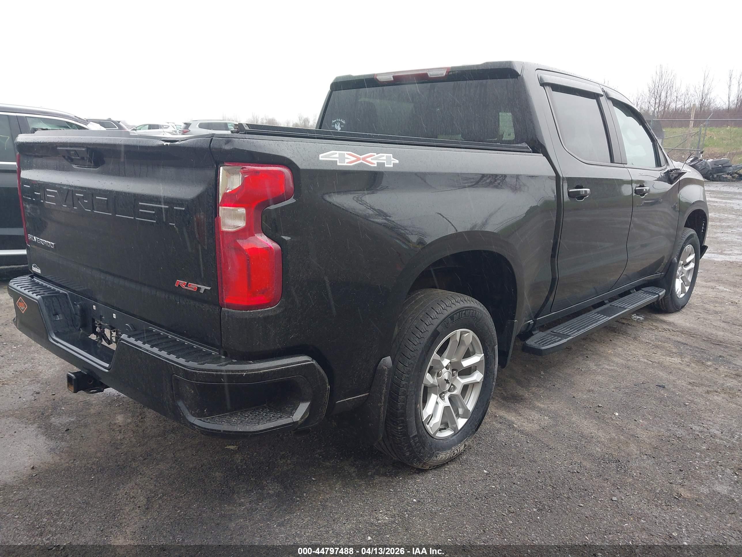 CHEVROLET SILVERADO image 4