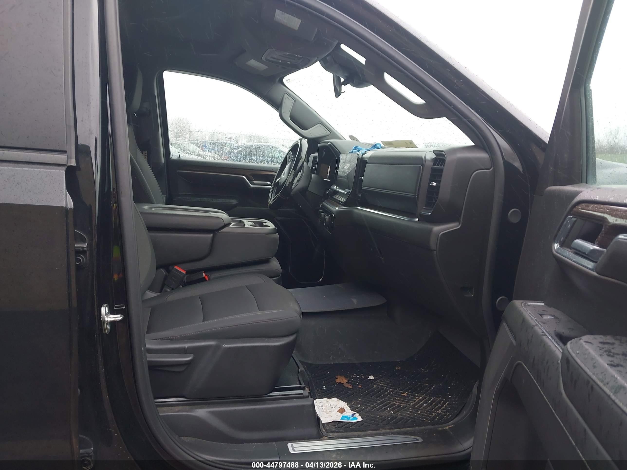 CHEVROLET SILVERADO image 5