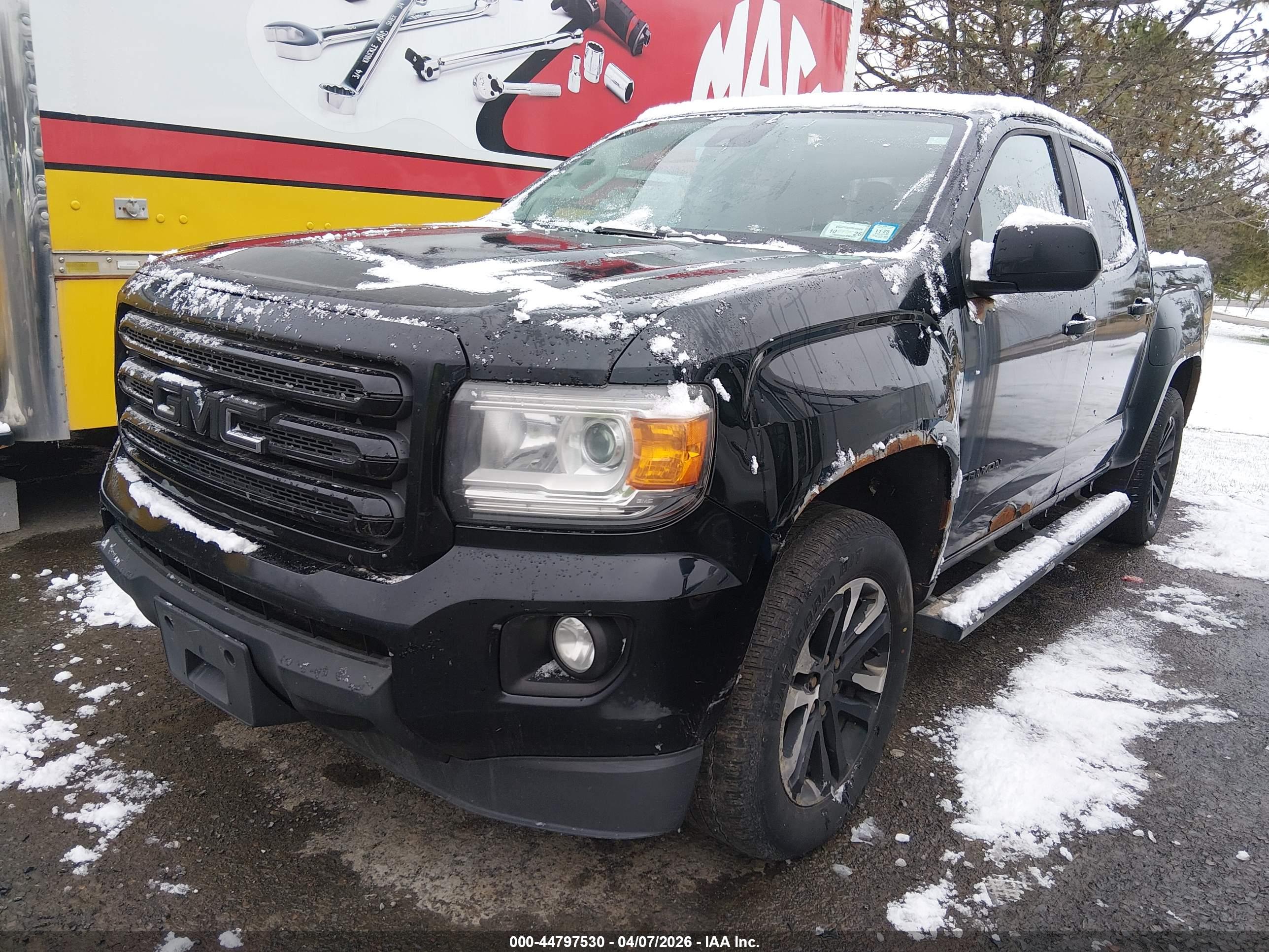 GMC CANYON image 2