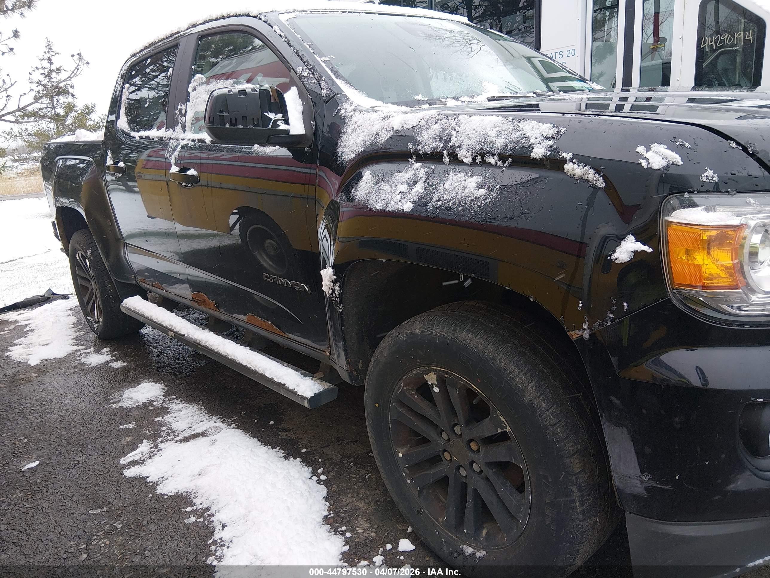 GMC CANYON image 6