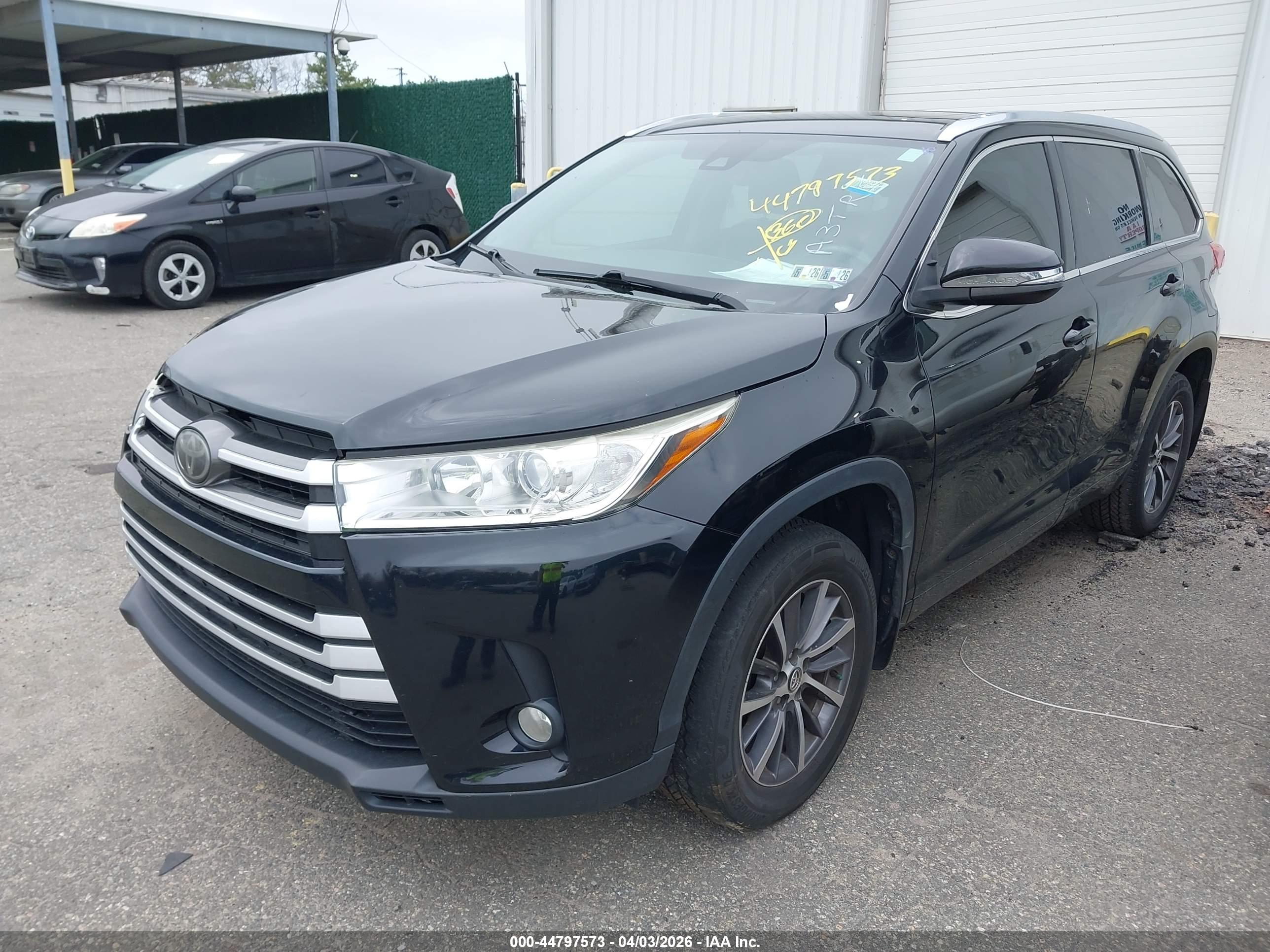 TOYOTA HIGHLANDER image 2
