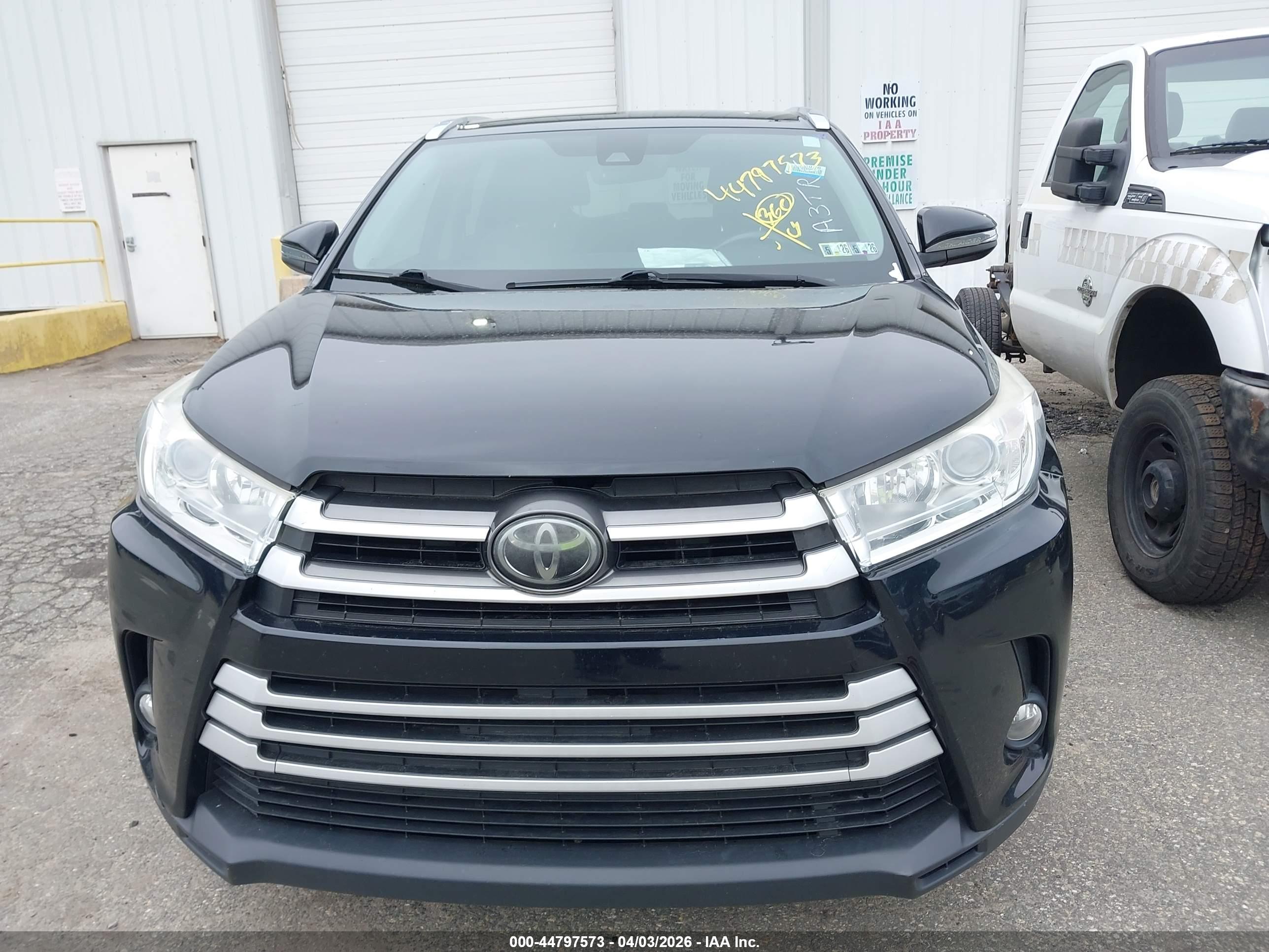 TOYOTA HIGHLANDER image 6