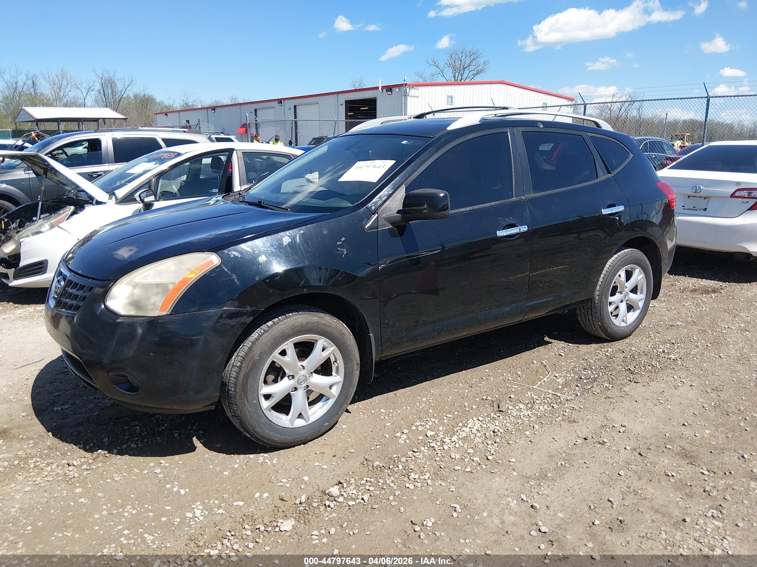 NISSAN ROGUE image 2