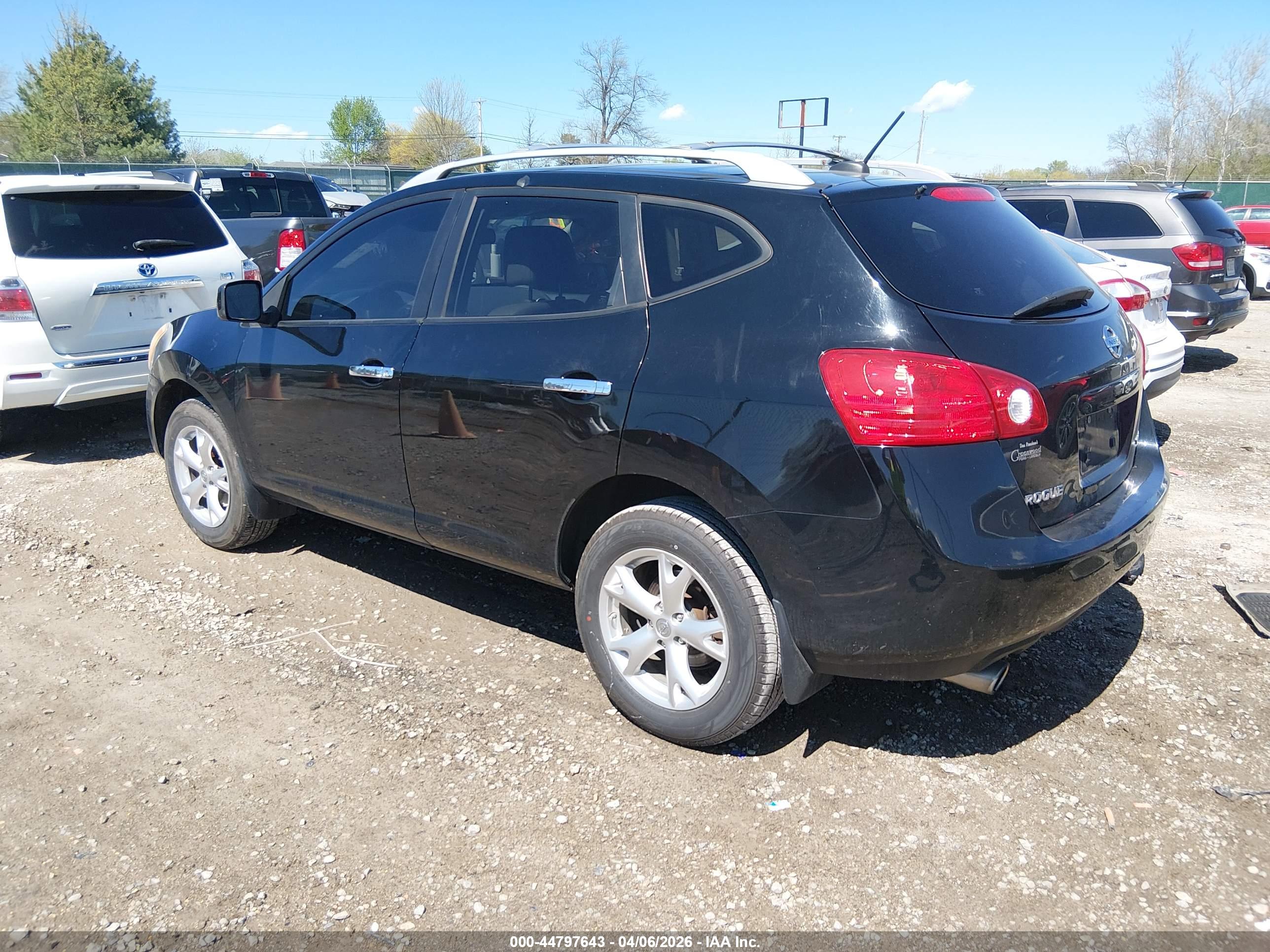 NISSAN ROGUE image 3