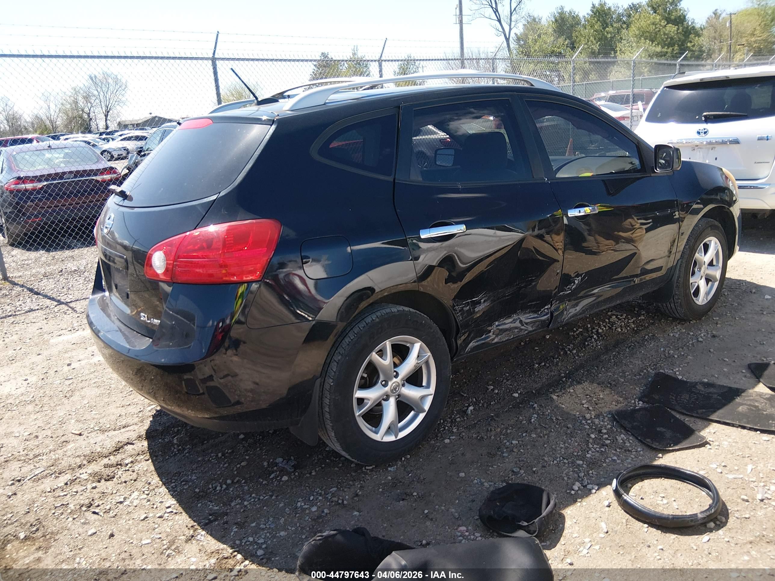 NISSAN ROGUE image 4