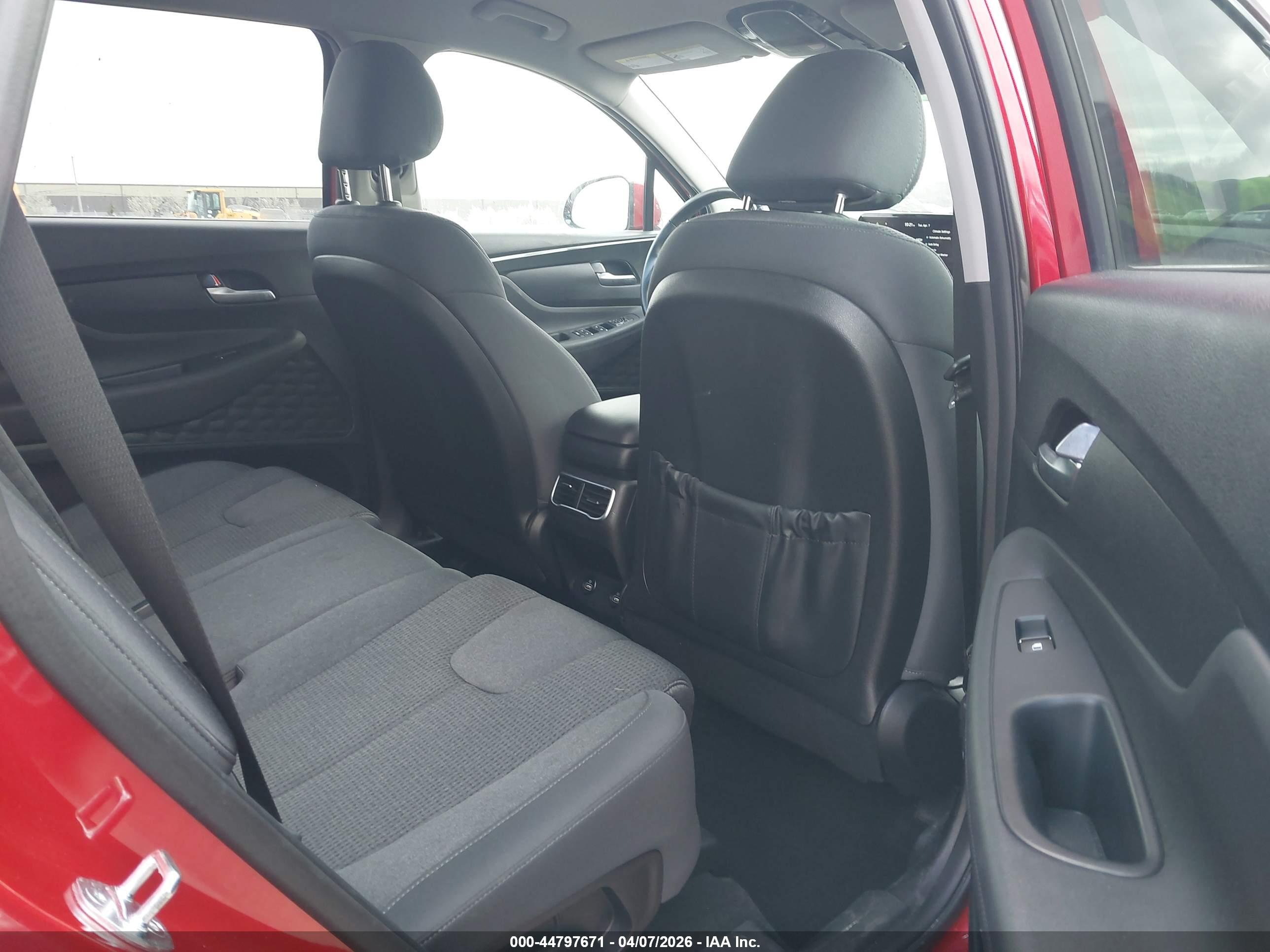 HYUNDAI SANTA image 8