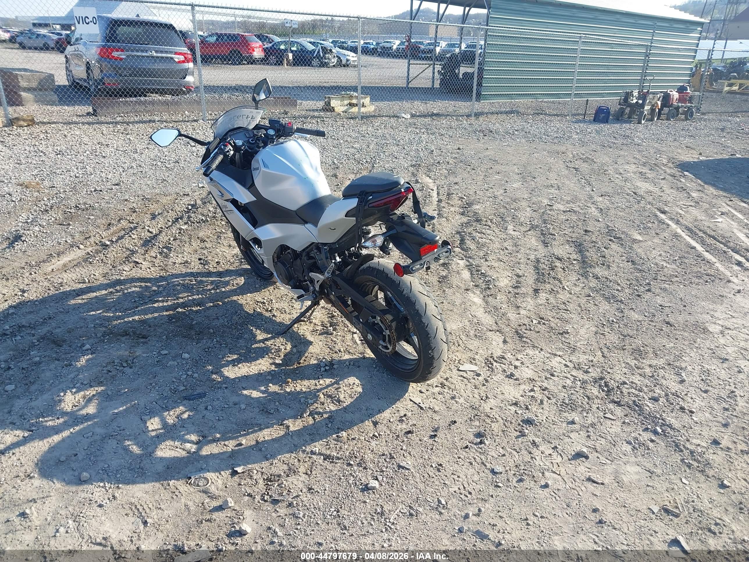 KAWASAKI EX500 image 3