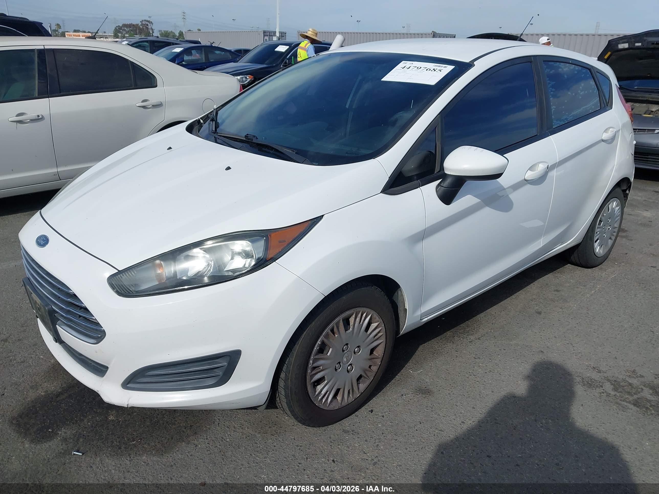 FORD FIESTA image 2