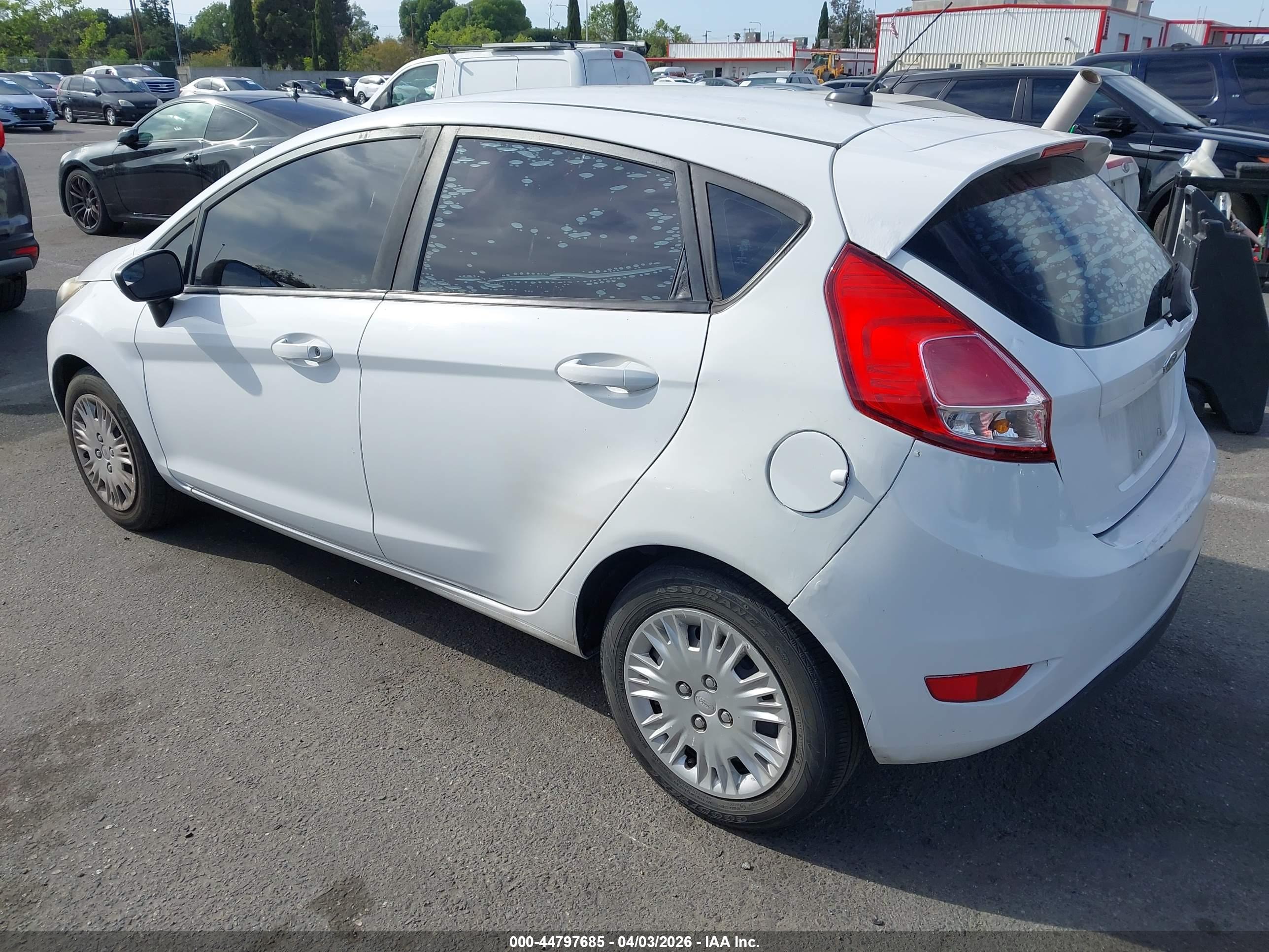 FORD FIESTA image 3