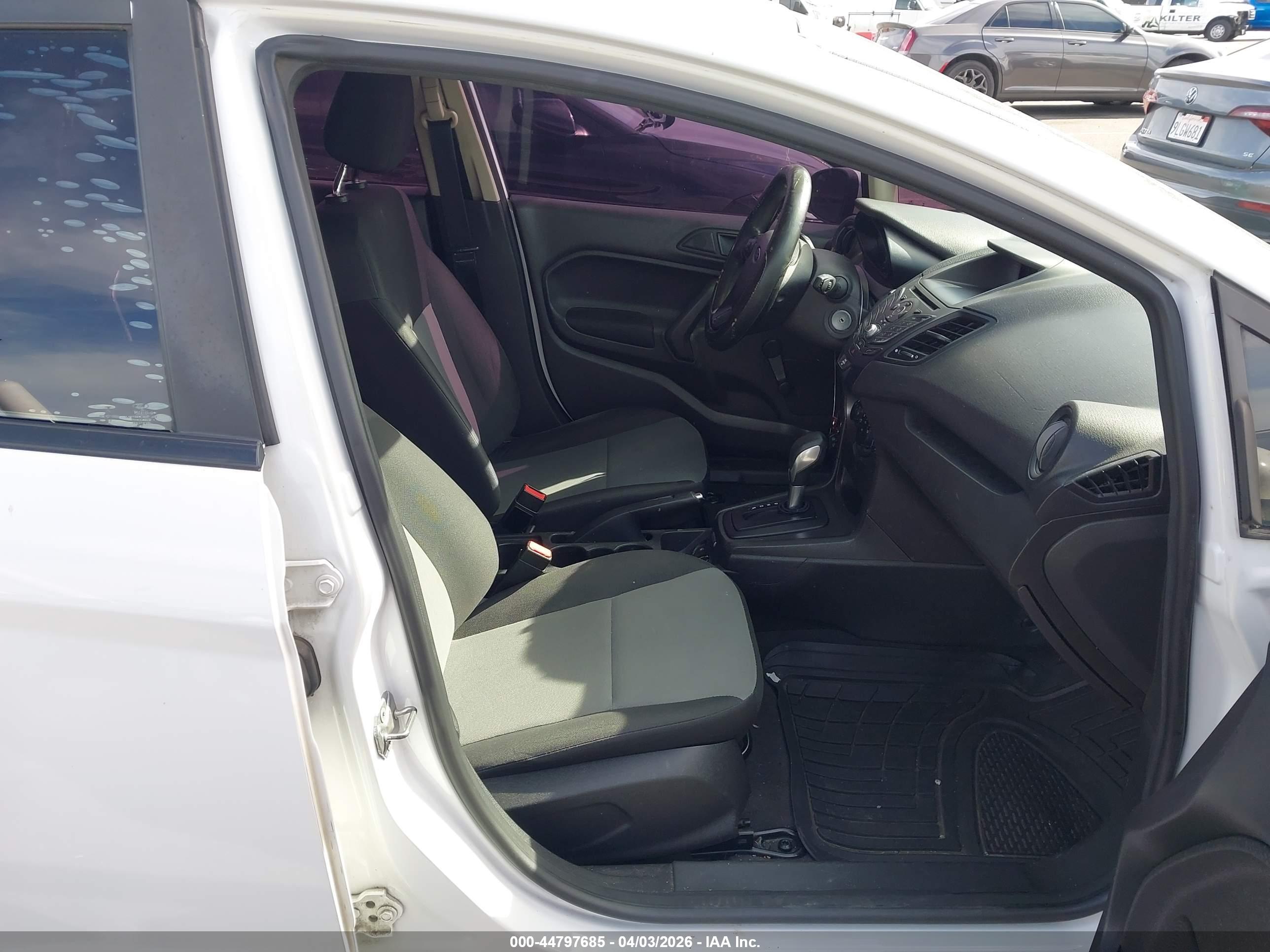 FORD FIESTA image 5