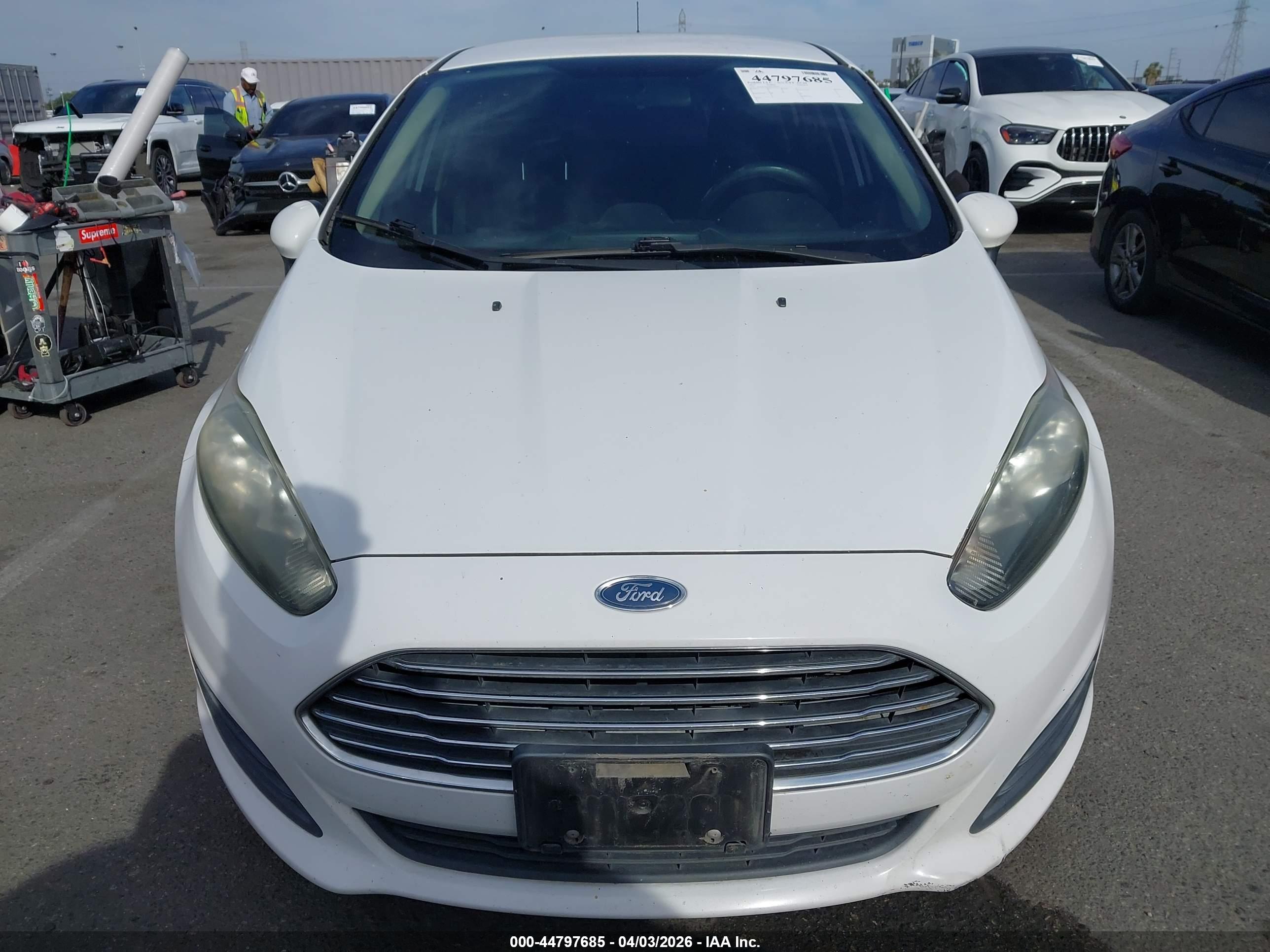 FORD FIESTA image 6