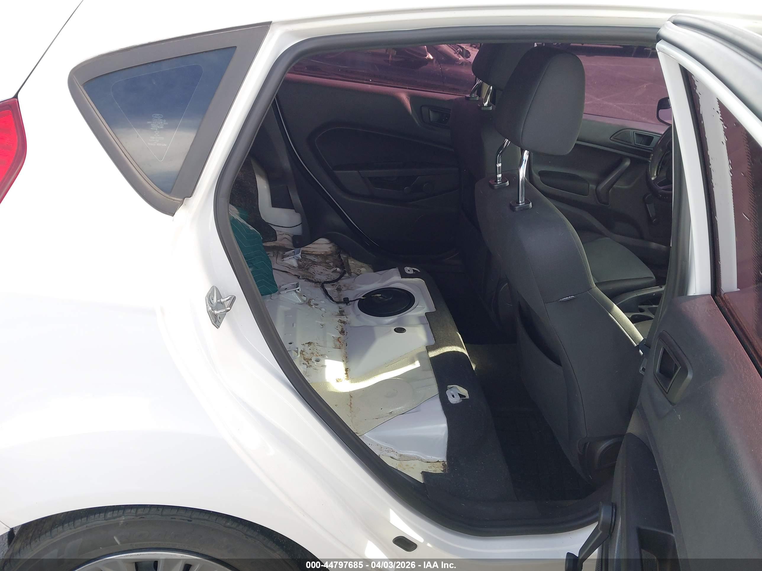 FORD FIESTA image 8