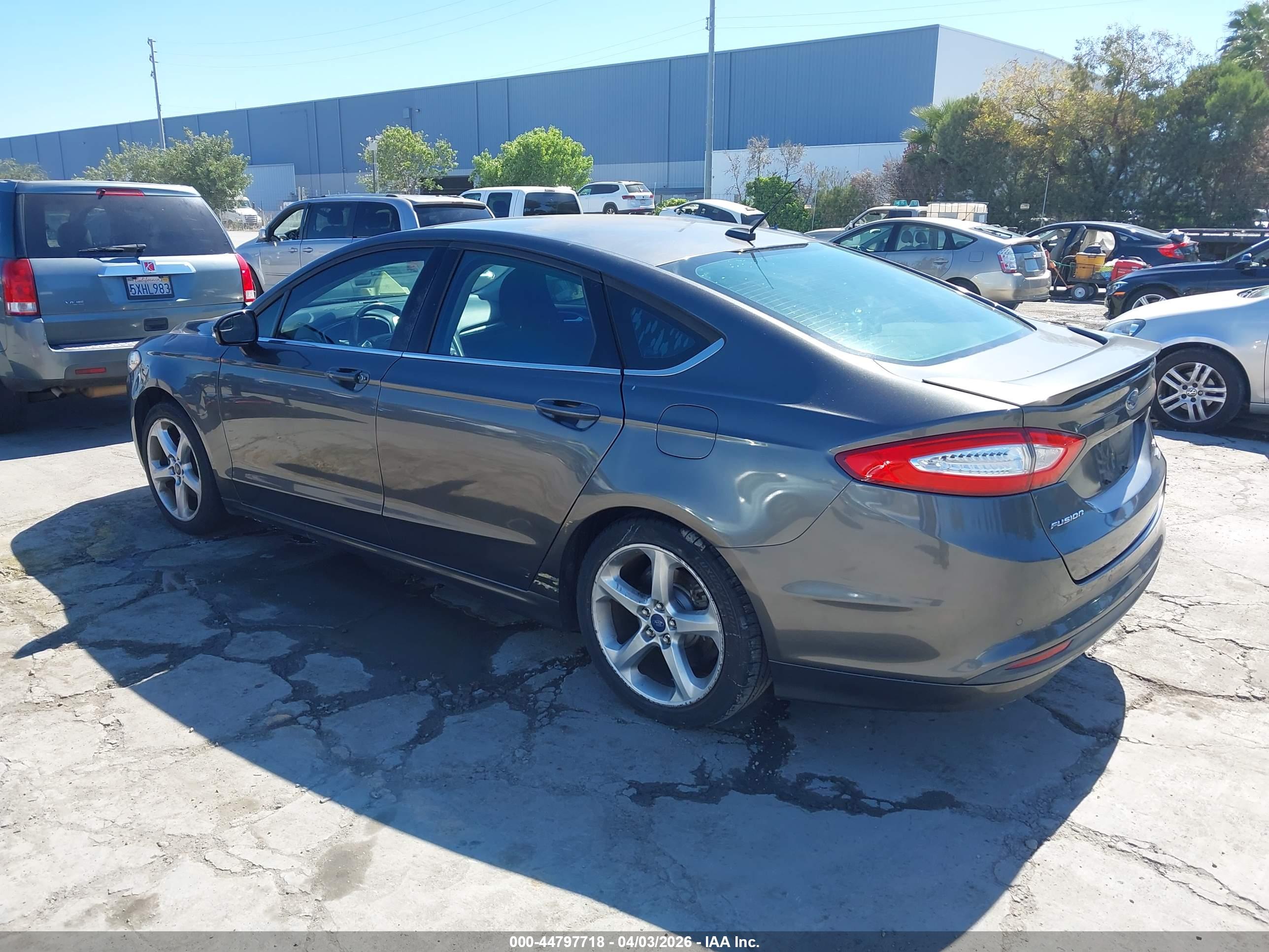 FORD FUSION image 3