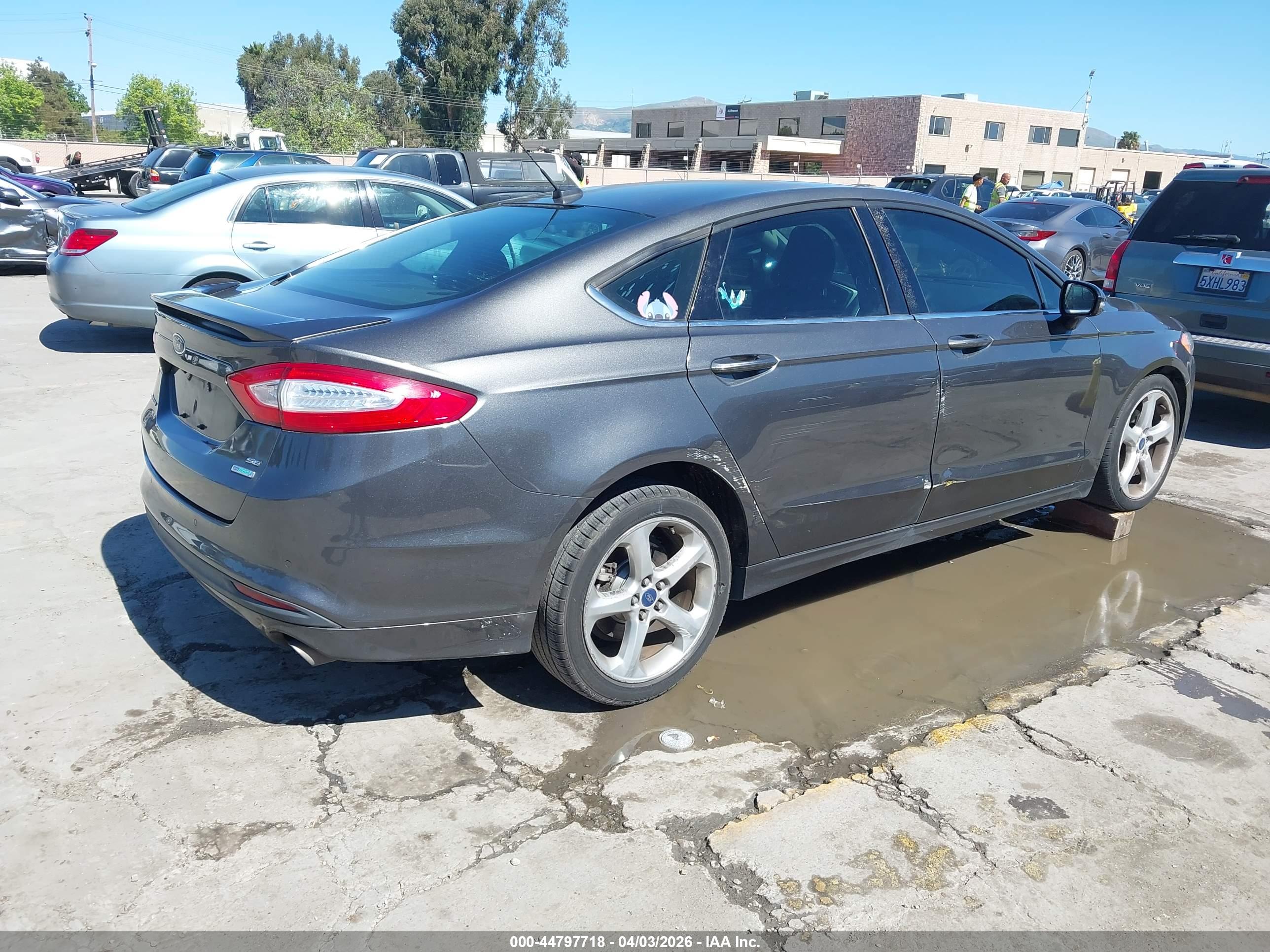 FORD FUSION image 4