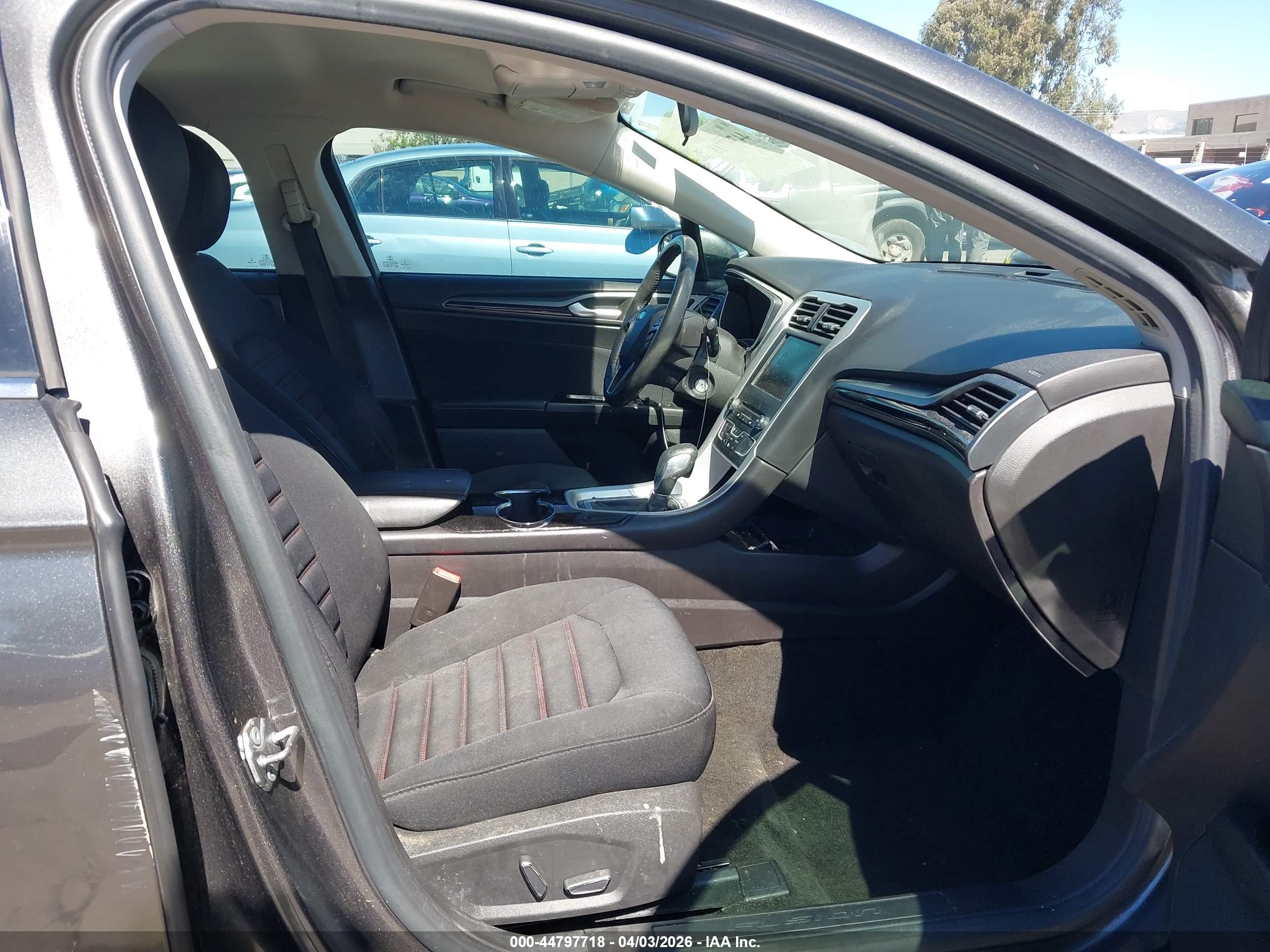 FORD FUSION image 5