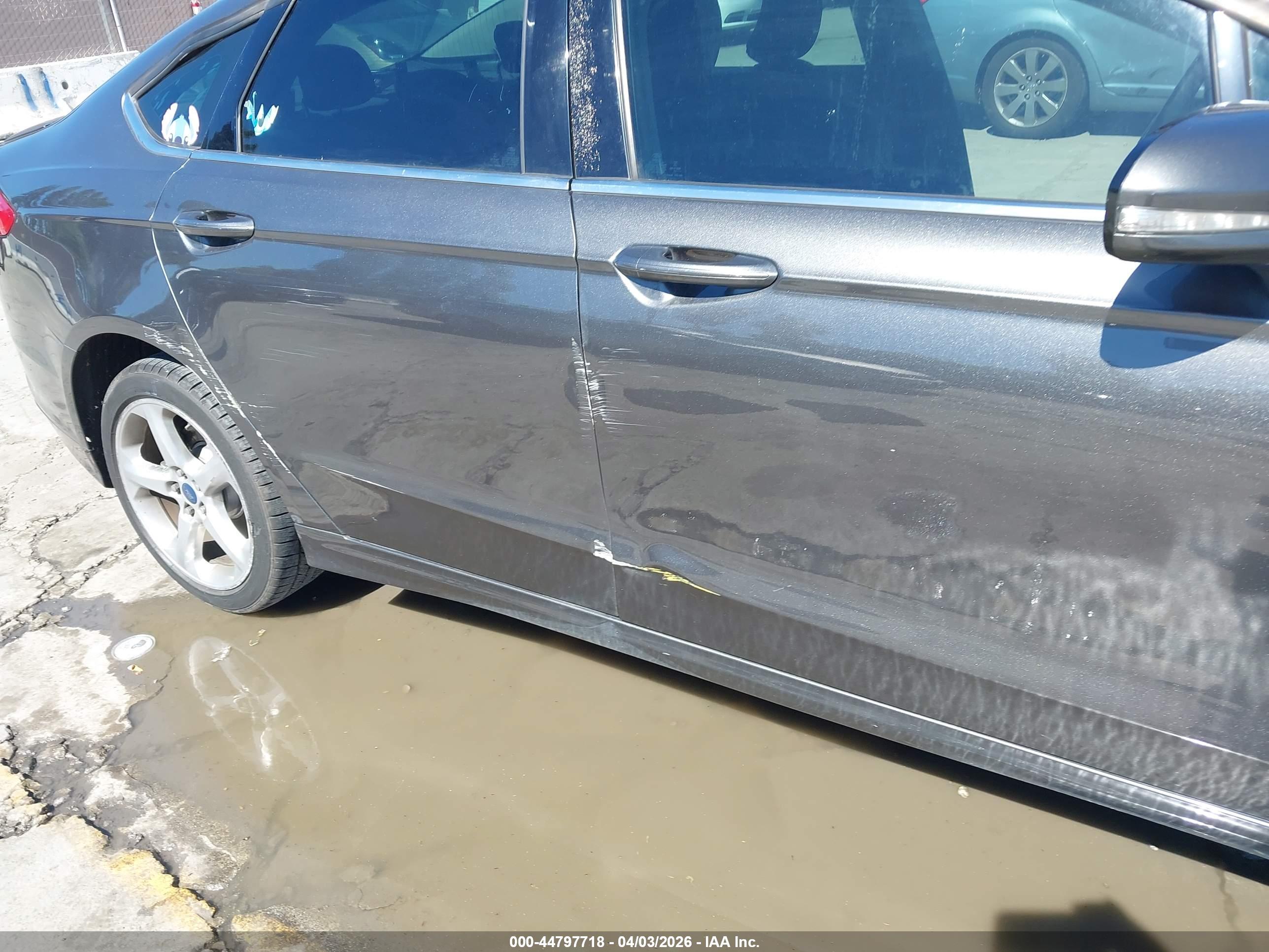 FORD FUSION image 6