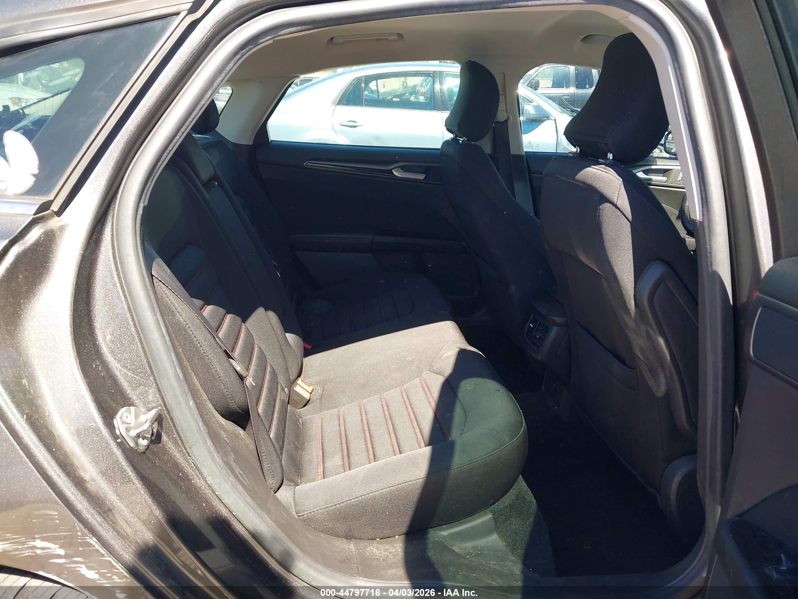 FORD FUSION image 8