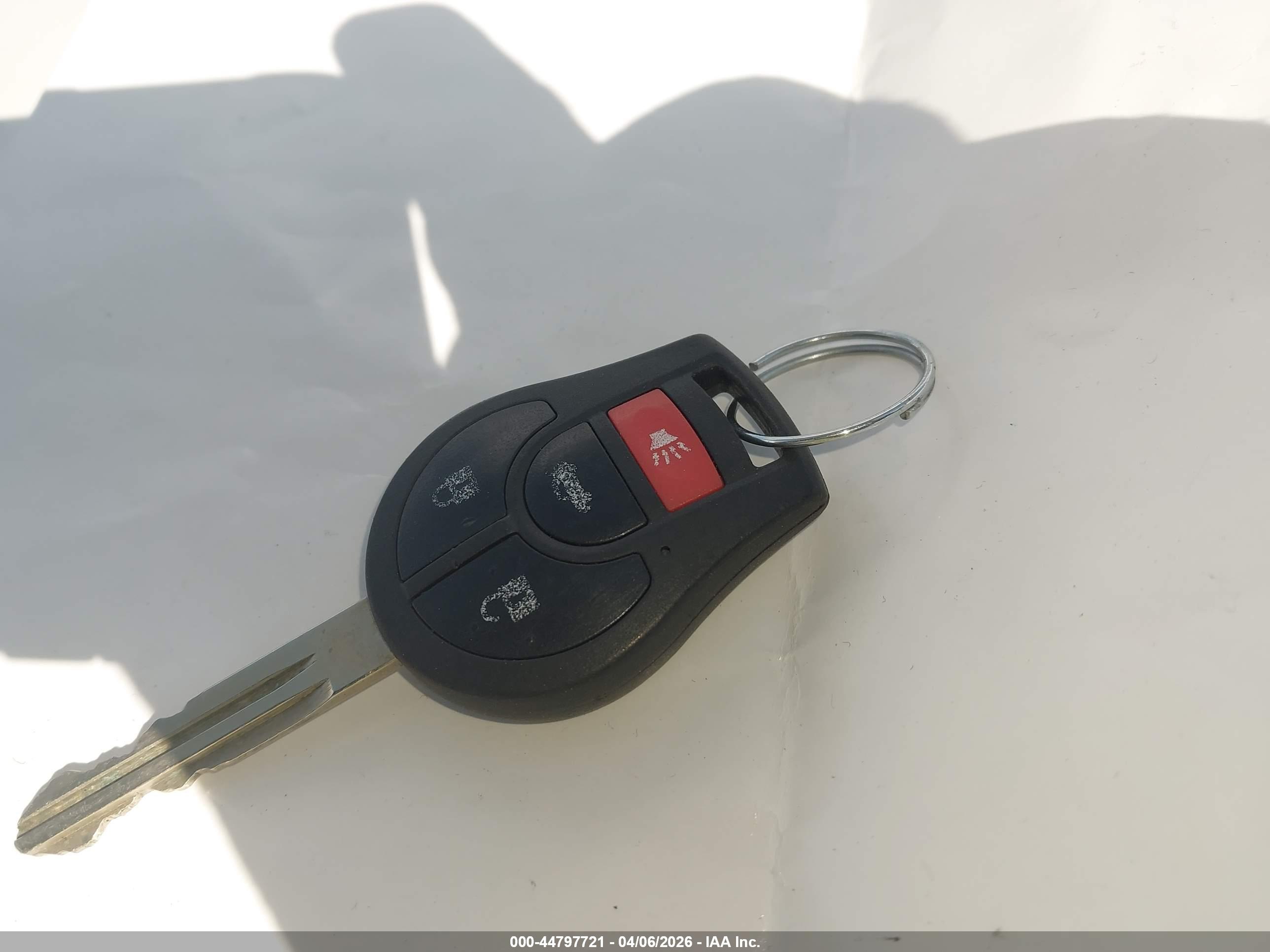 NISSAN VERSA image 11