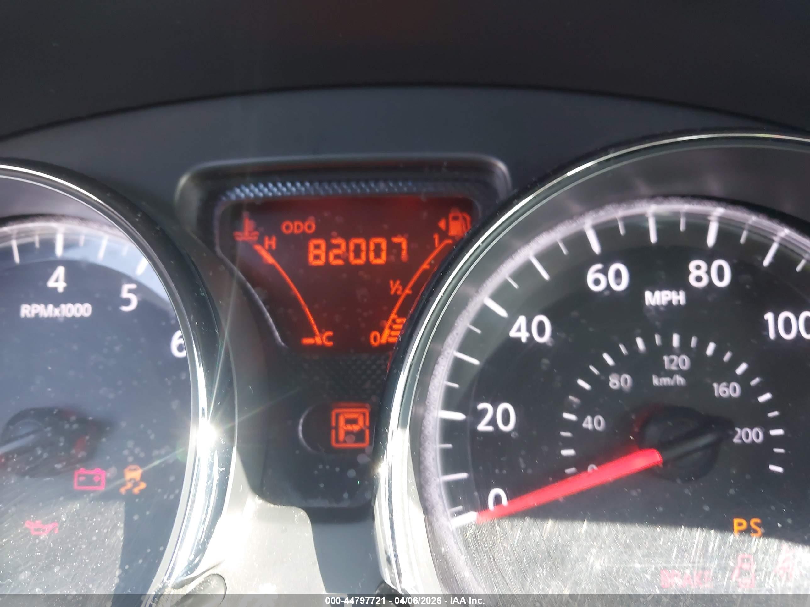 NISSAN VERSA image 7