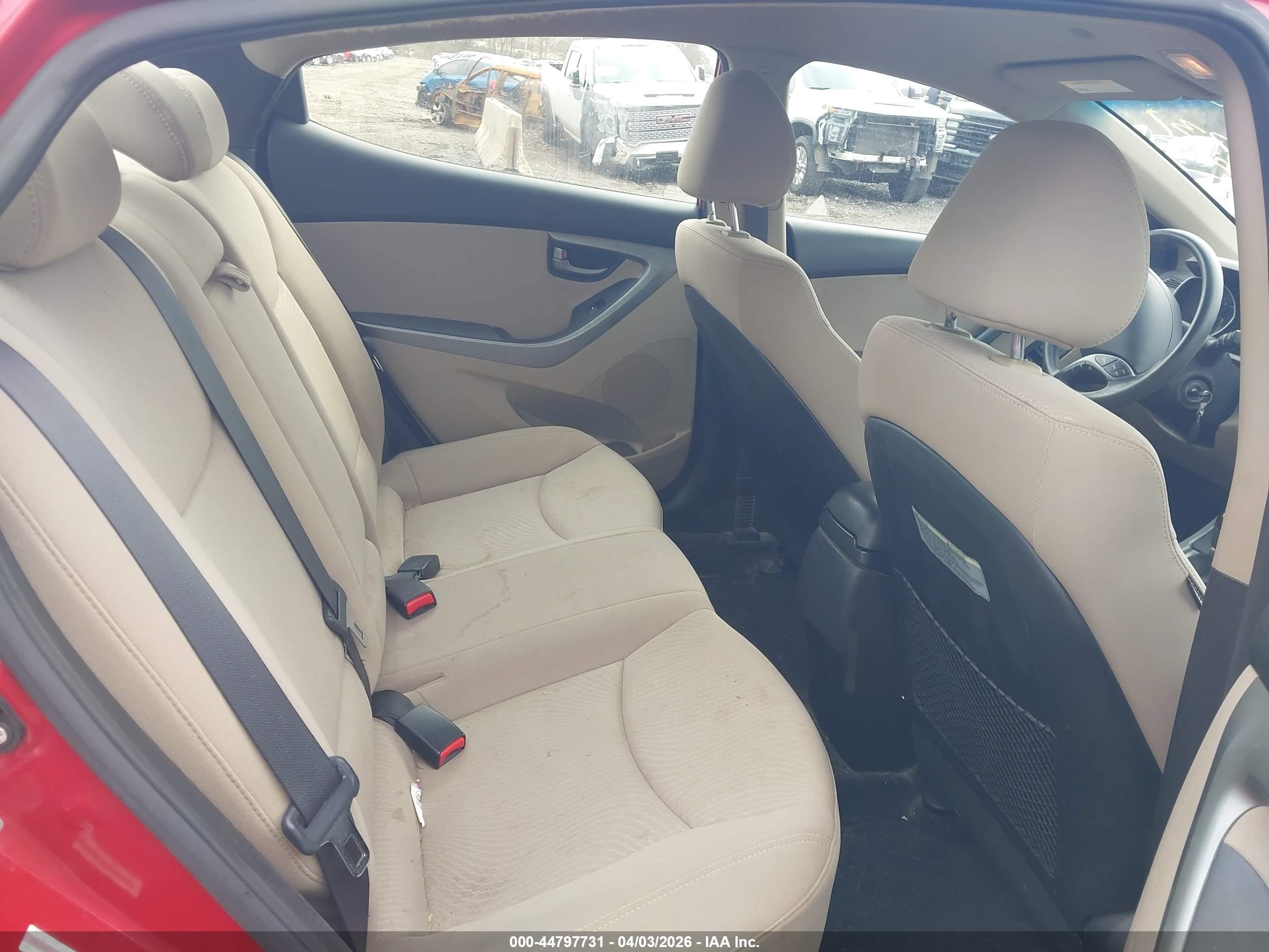 HYUNDAI ELANTRA image 8