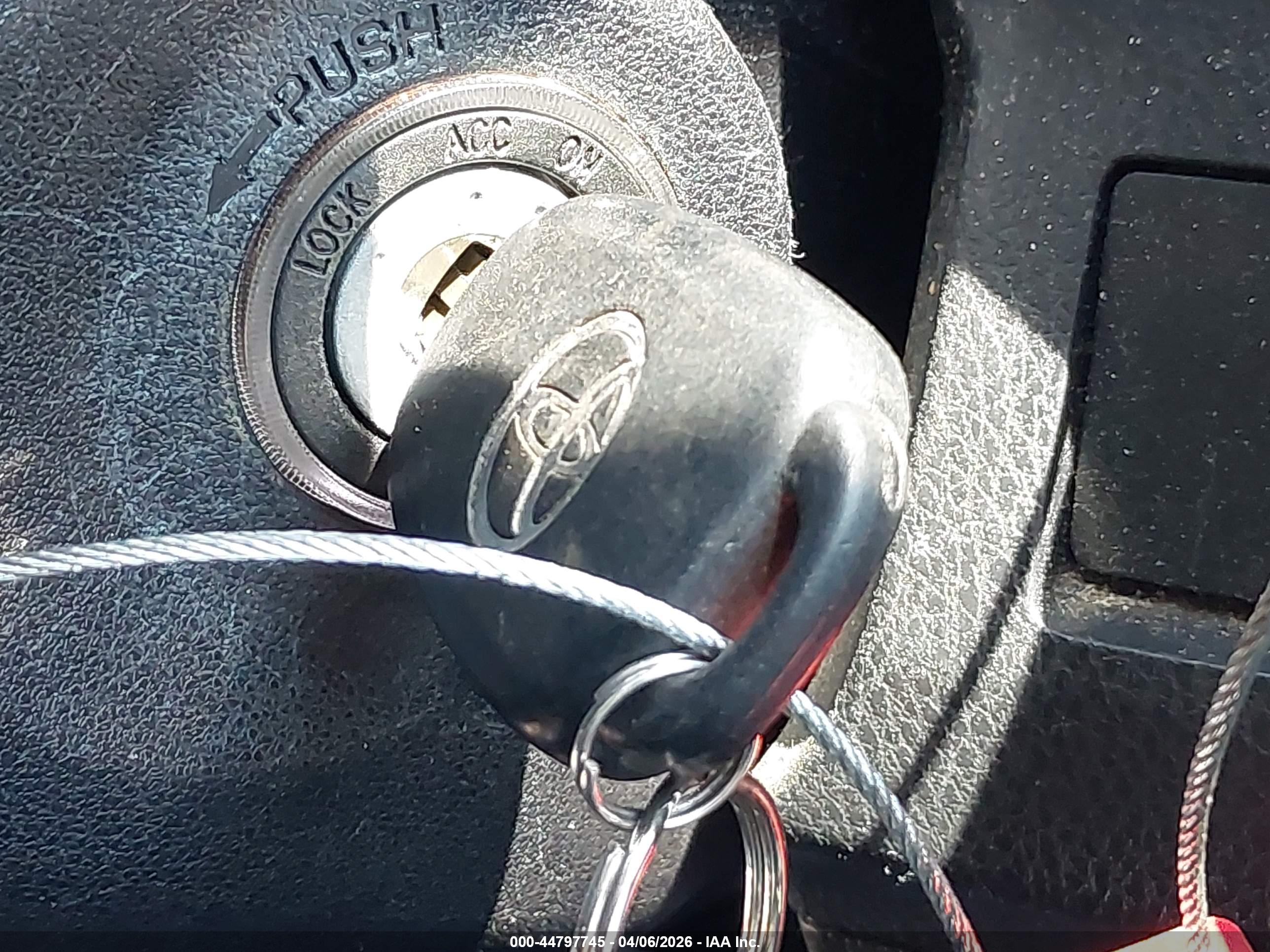 TOYOTA RAV4 image 11