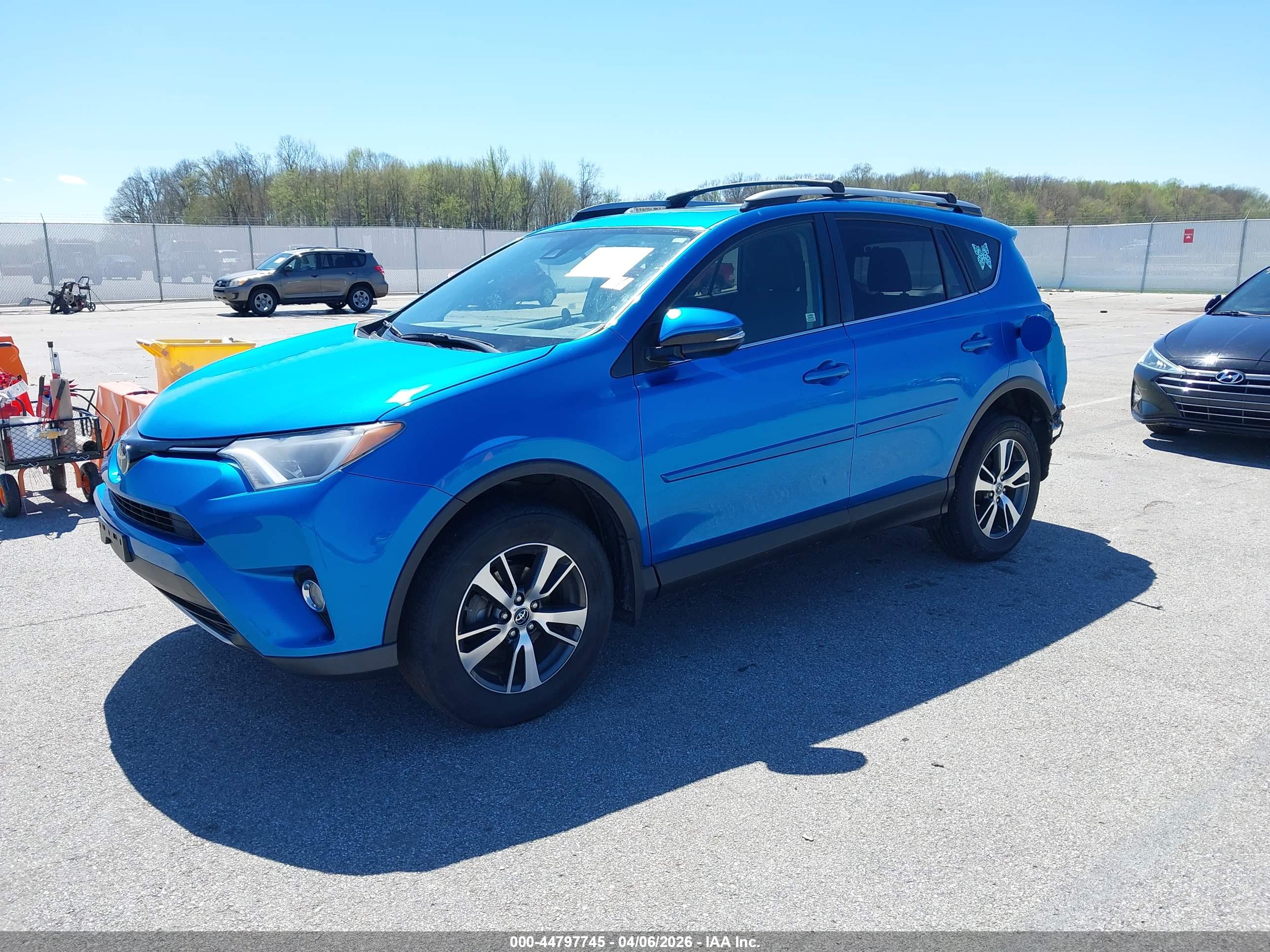 TOYOTA RAV4 image 2
