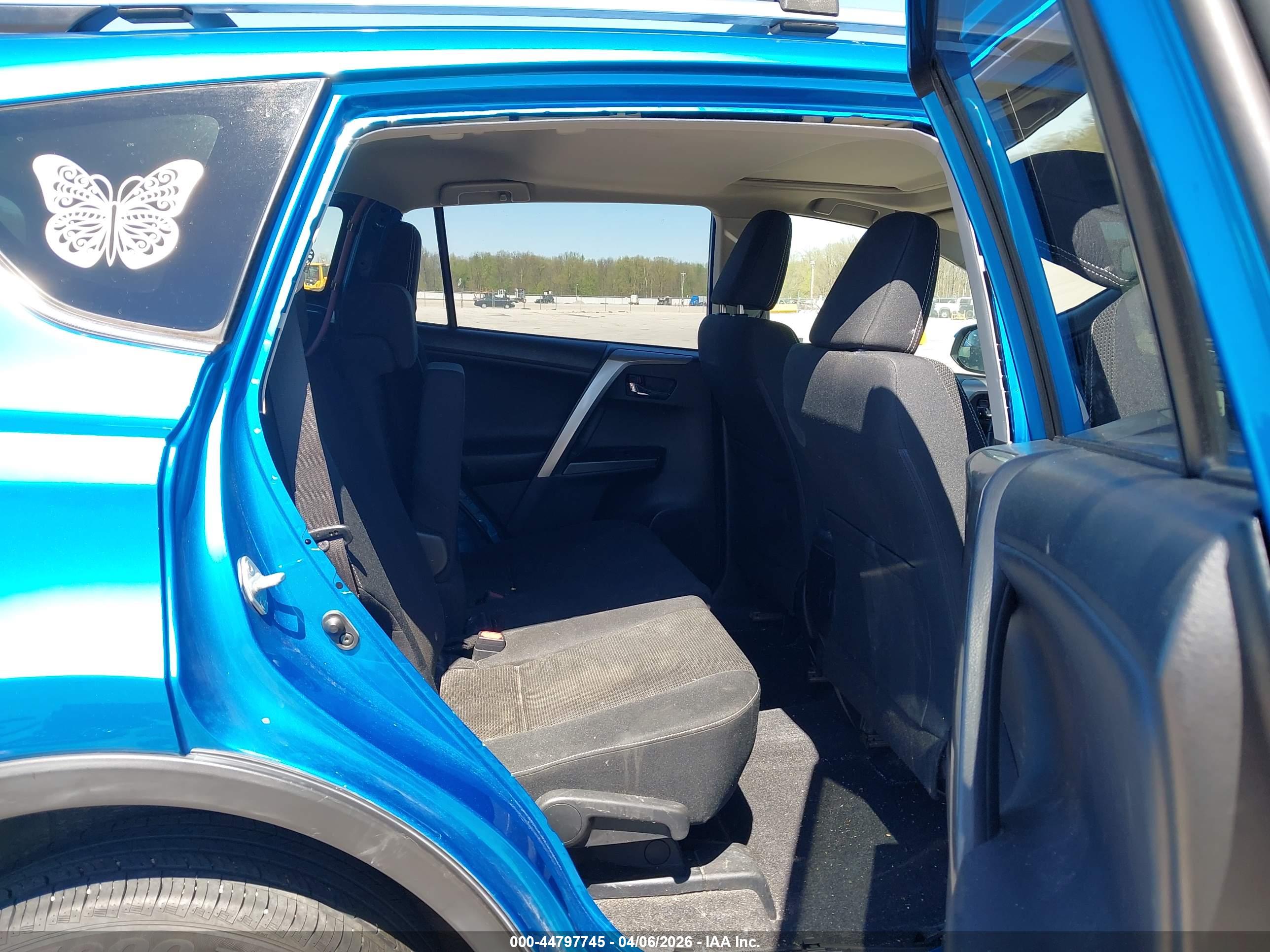 TOYOTA RAV4 image 8